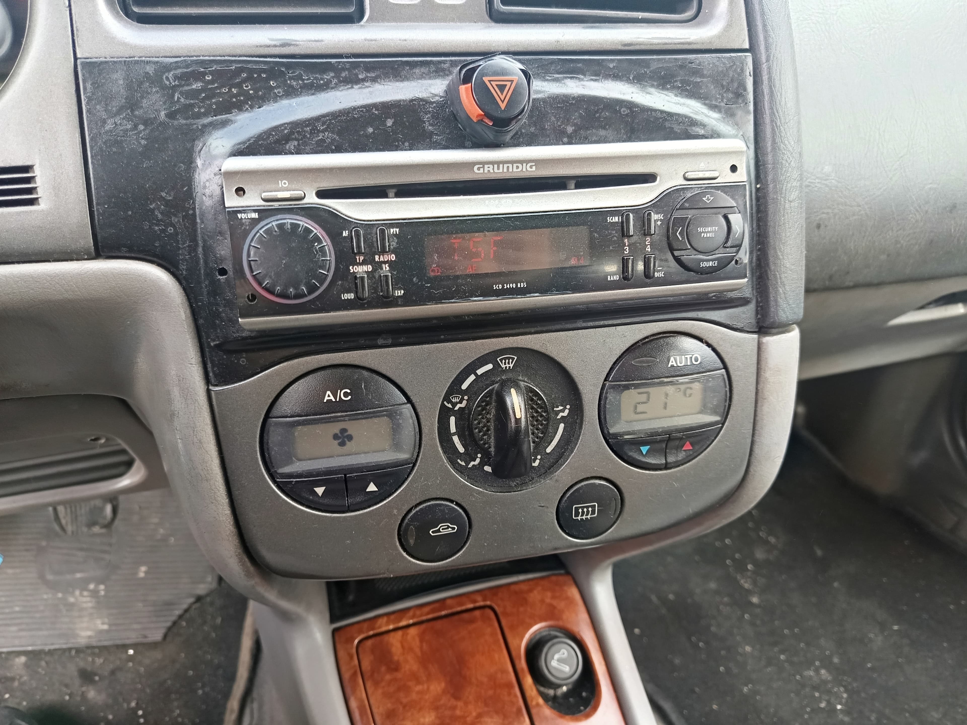 Nissan Primera · Ano 2000 — imagem 36