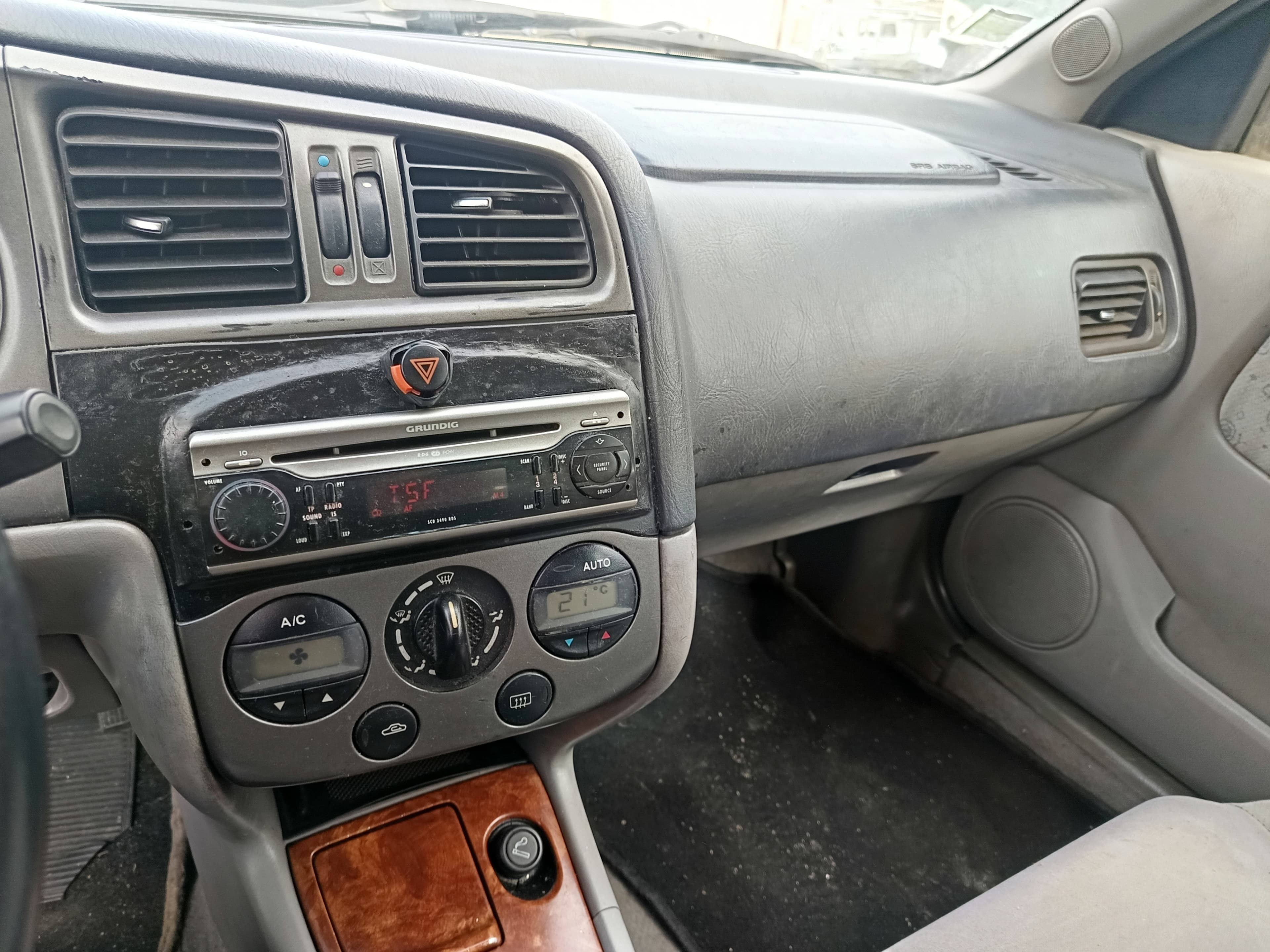Nissan Primera · Ano 2000 — imagem 35