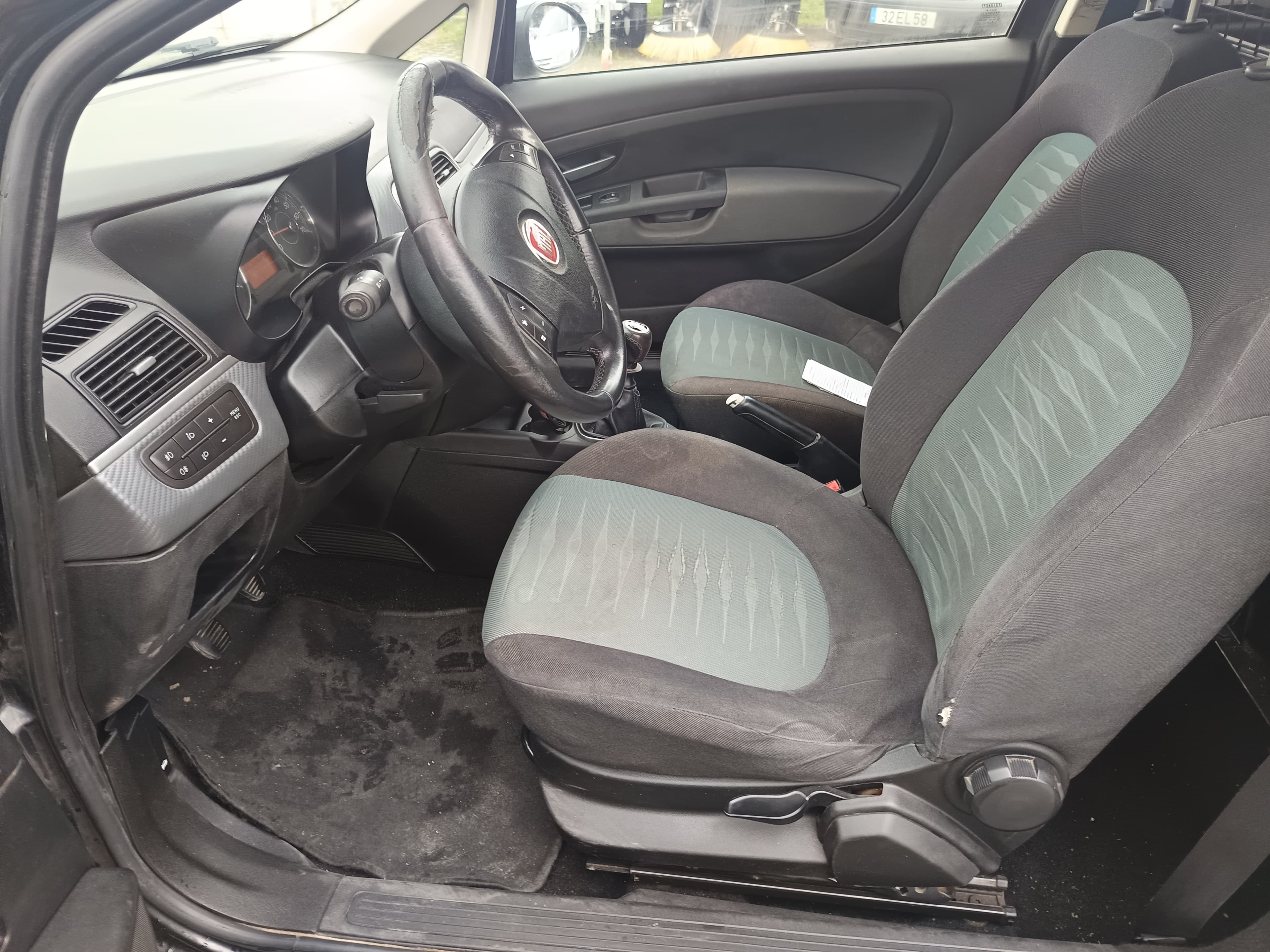 Fiat Punto · Ano 2009 — imagem 24