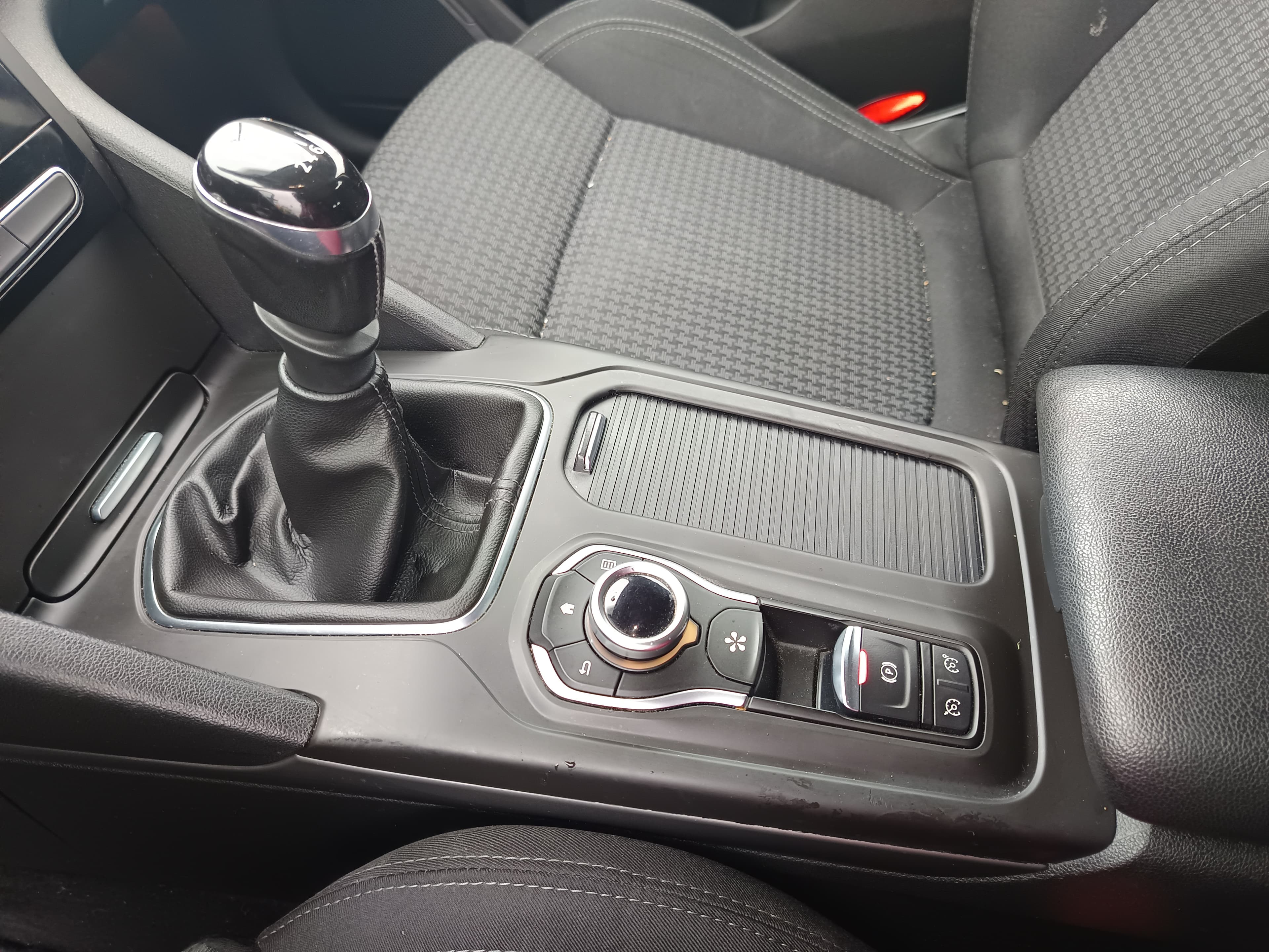 Renault Talisman · Ano 2018 — image 43