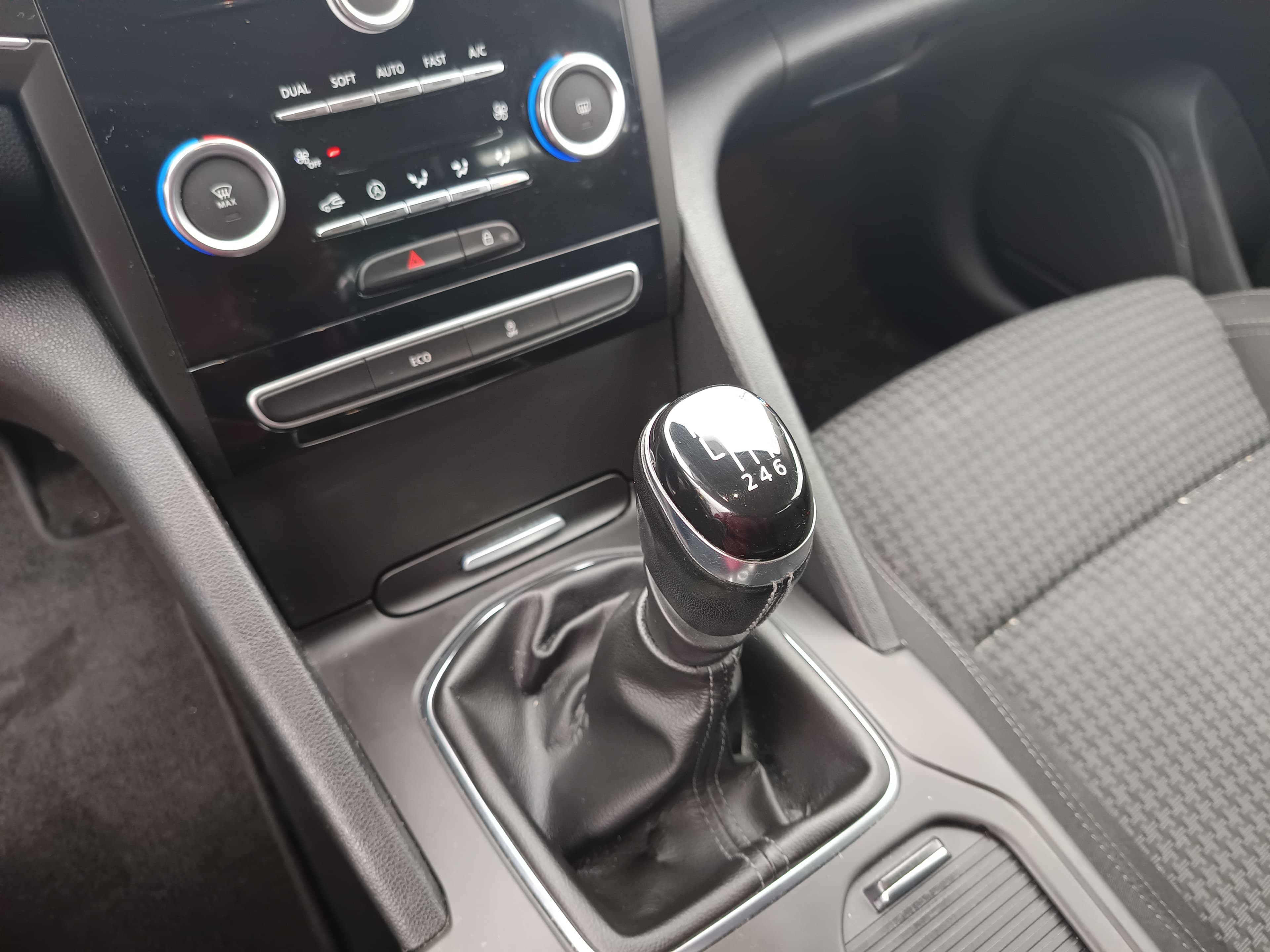 Renault Talisman · Ano 2018 — image 42