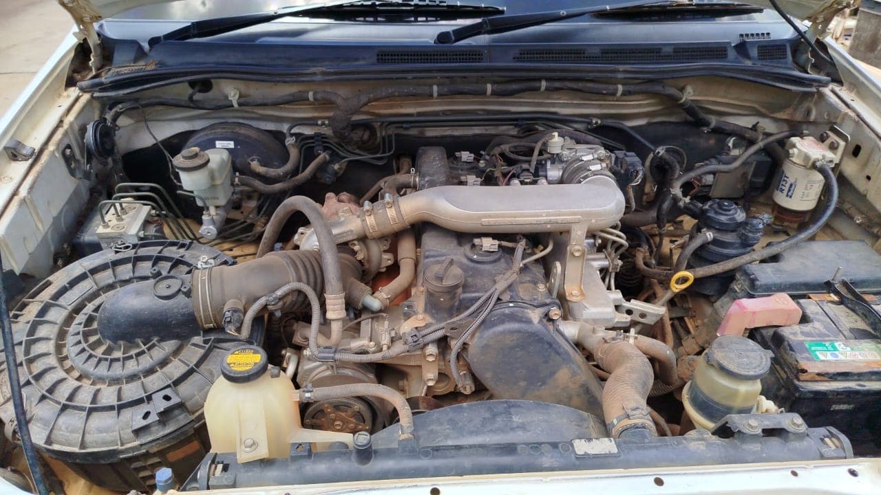Toyota Hilux — image 6