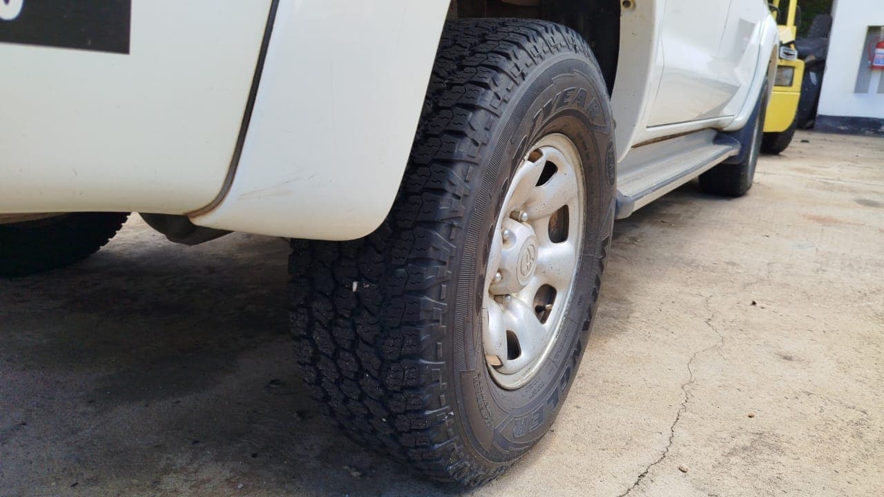 Toyota Hilux — image 3