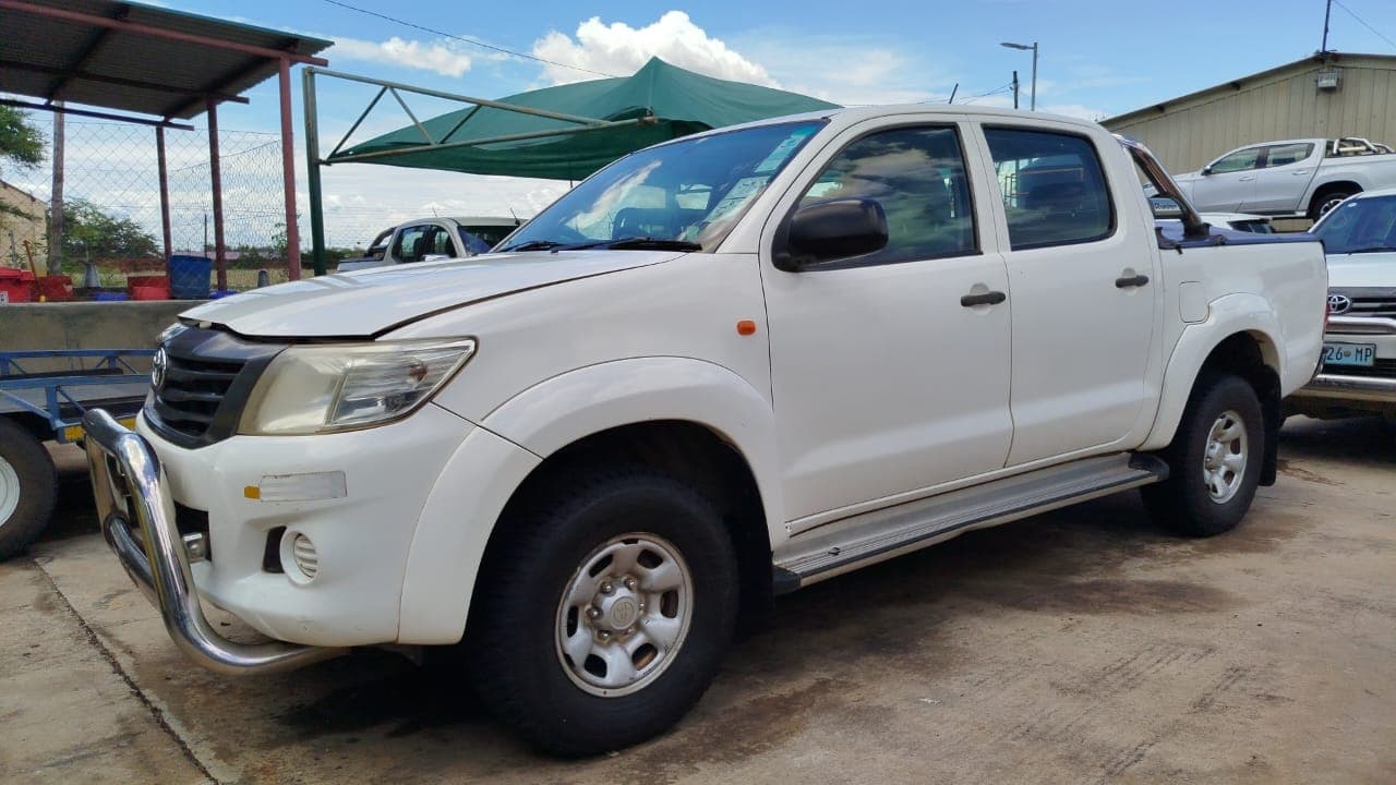Toyota Hilux — image 10