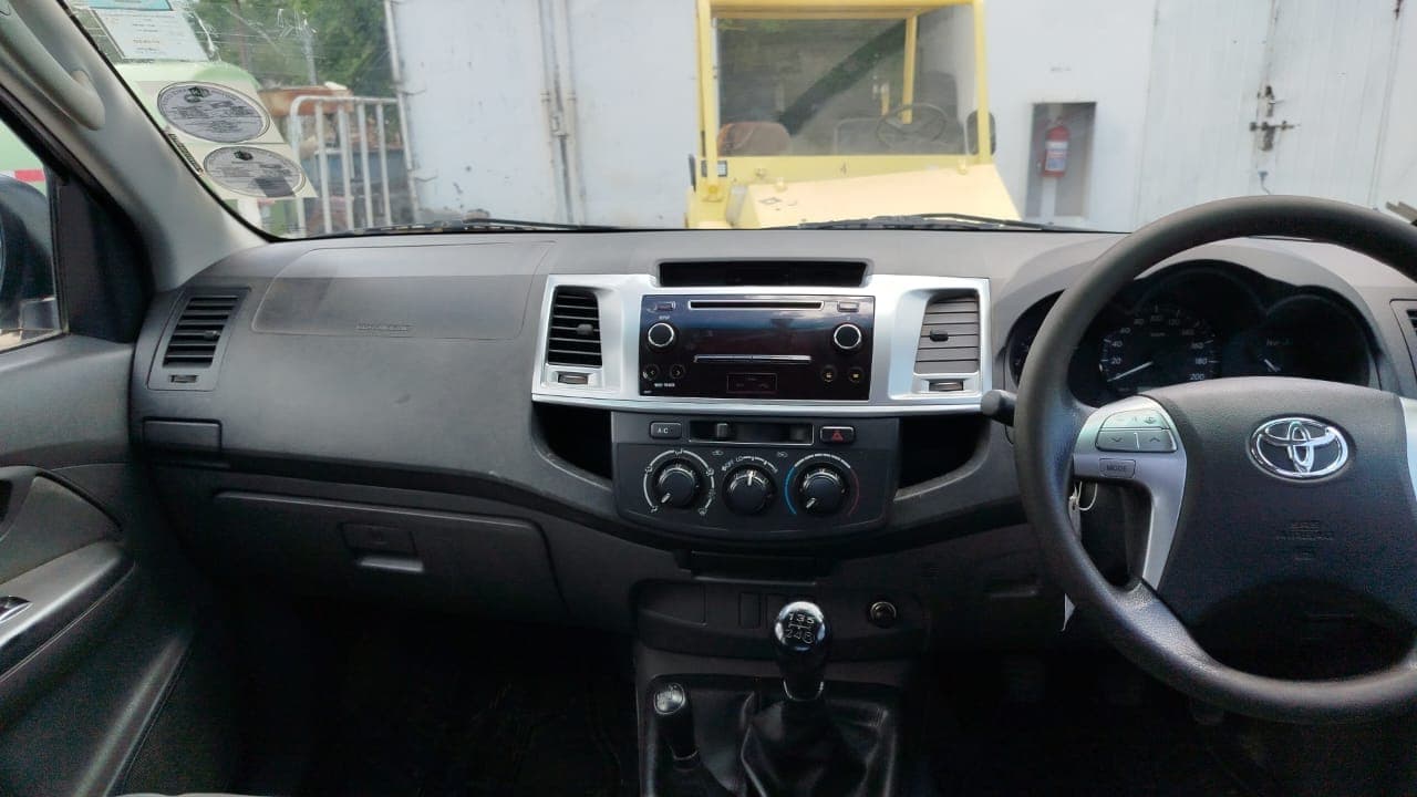 Toyota Hilux — image 5
