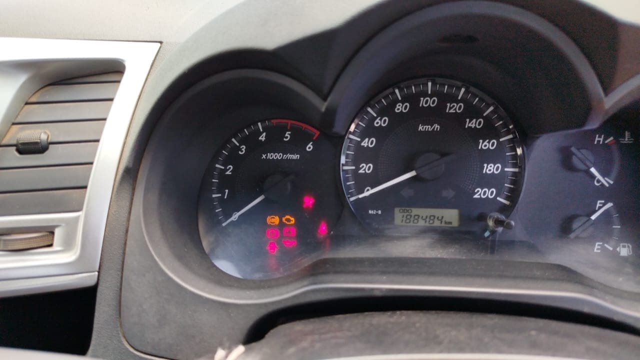 Toyota Hilux — image 4