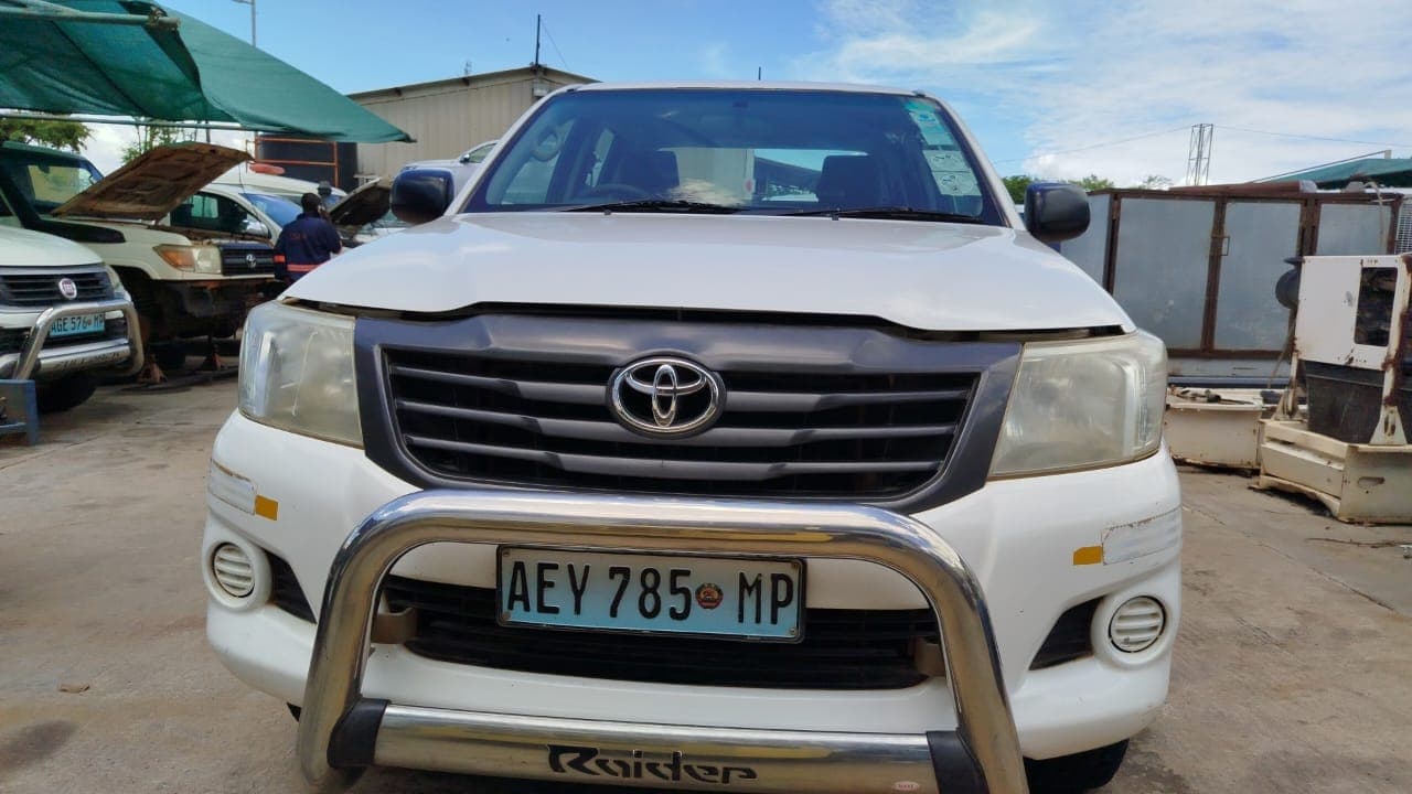 Toyota Hilux — image 11