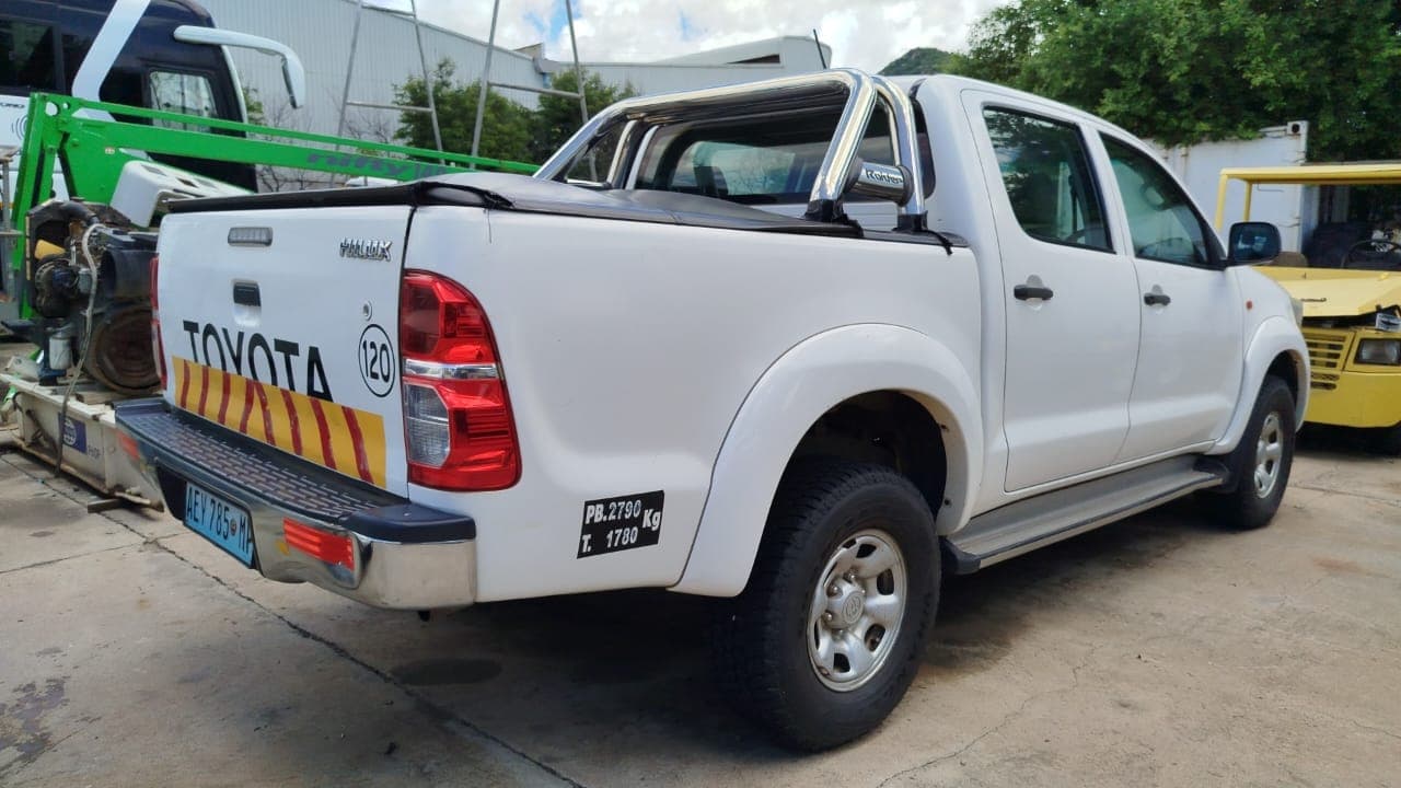 Toyota Hilux — image 9