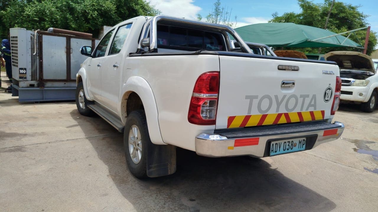 Toyota Hilux — image 7