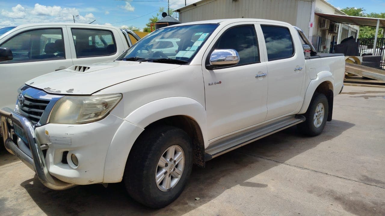 Toyota Hilux — image 8
