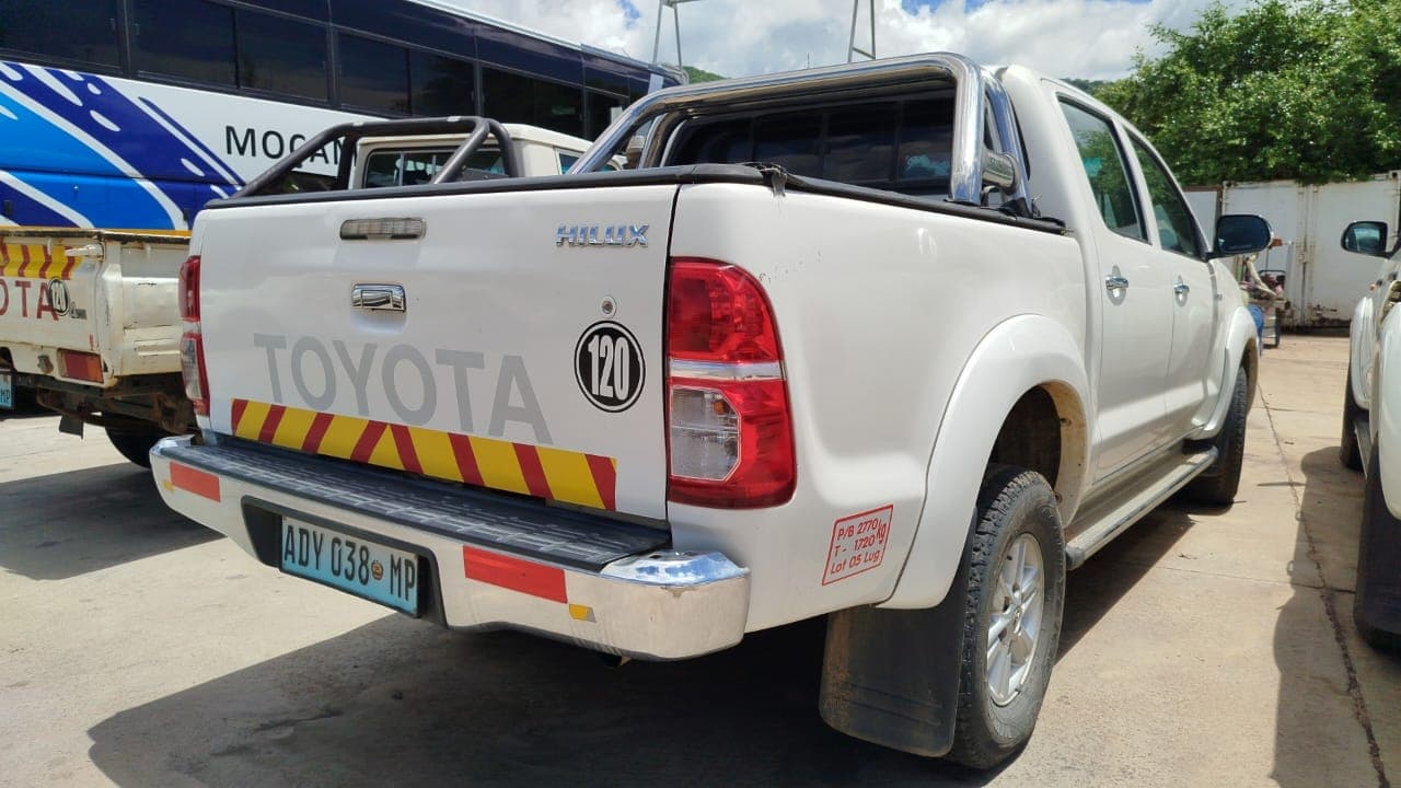 Toyota Hilux — image 6