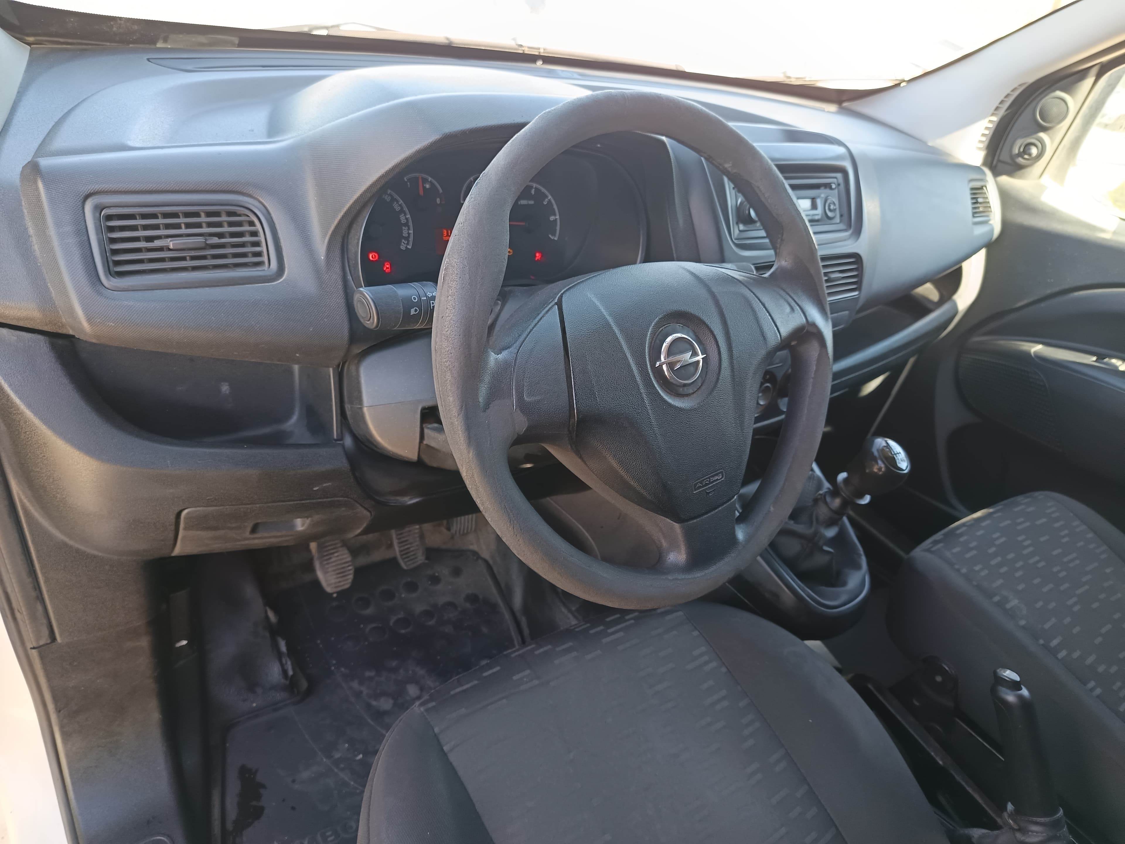 Opel Combo · Ano 2017 — imagem 29