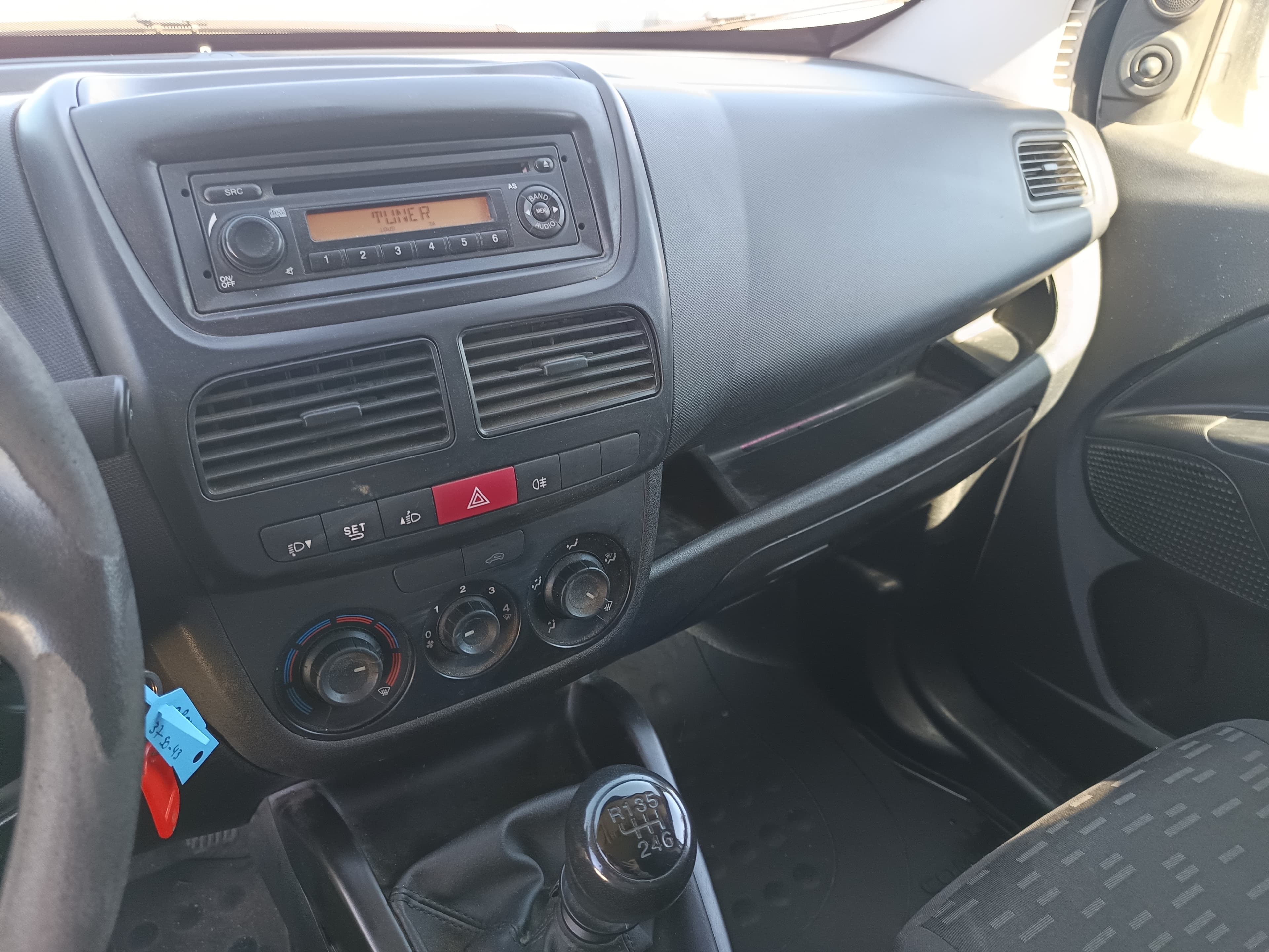Opel Combo · Ano 2017 — imagem 30