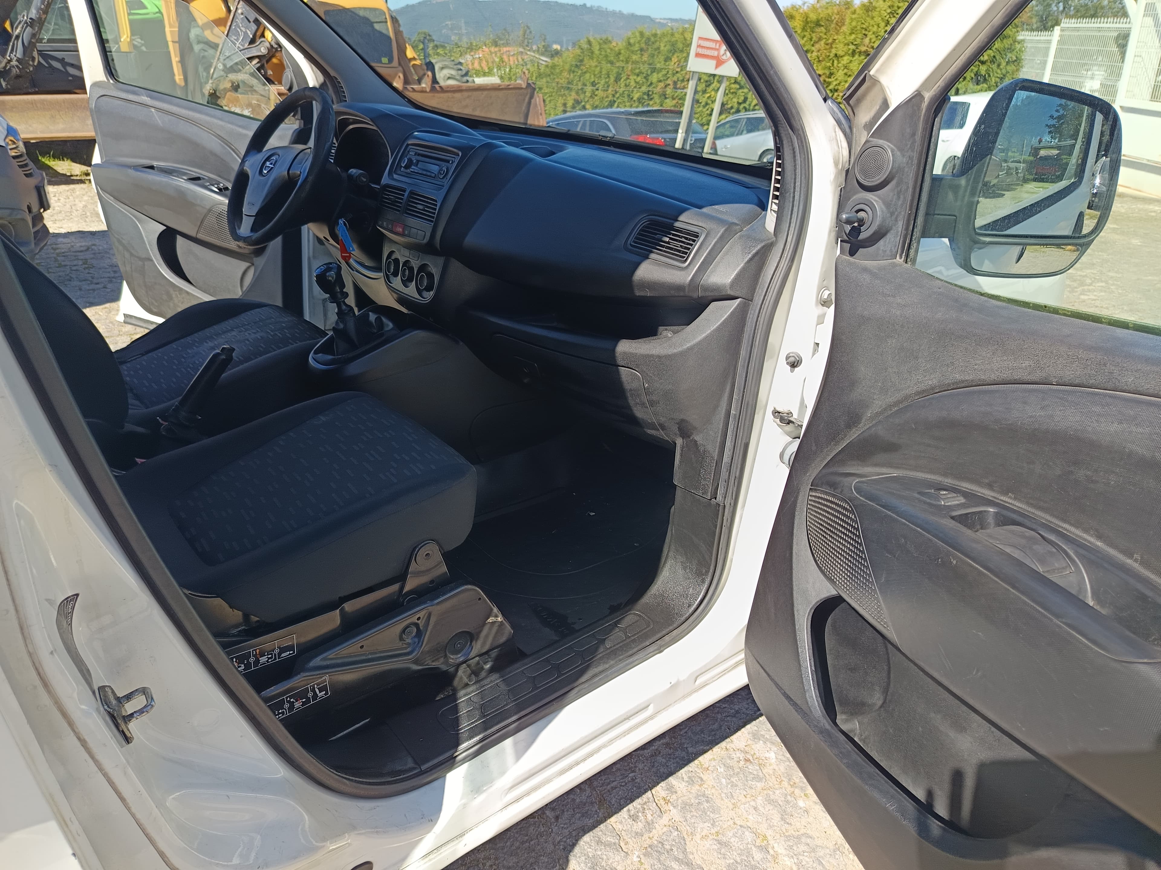 Opel Combo · Ano 2017 — imagem 22