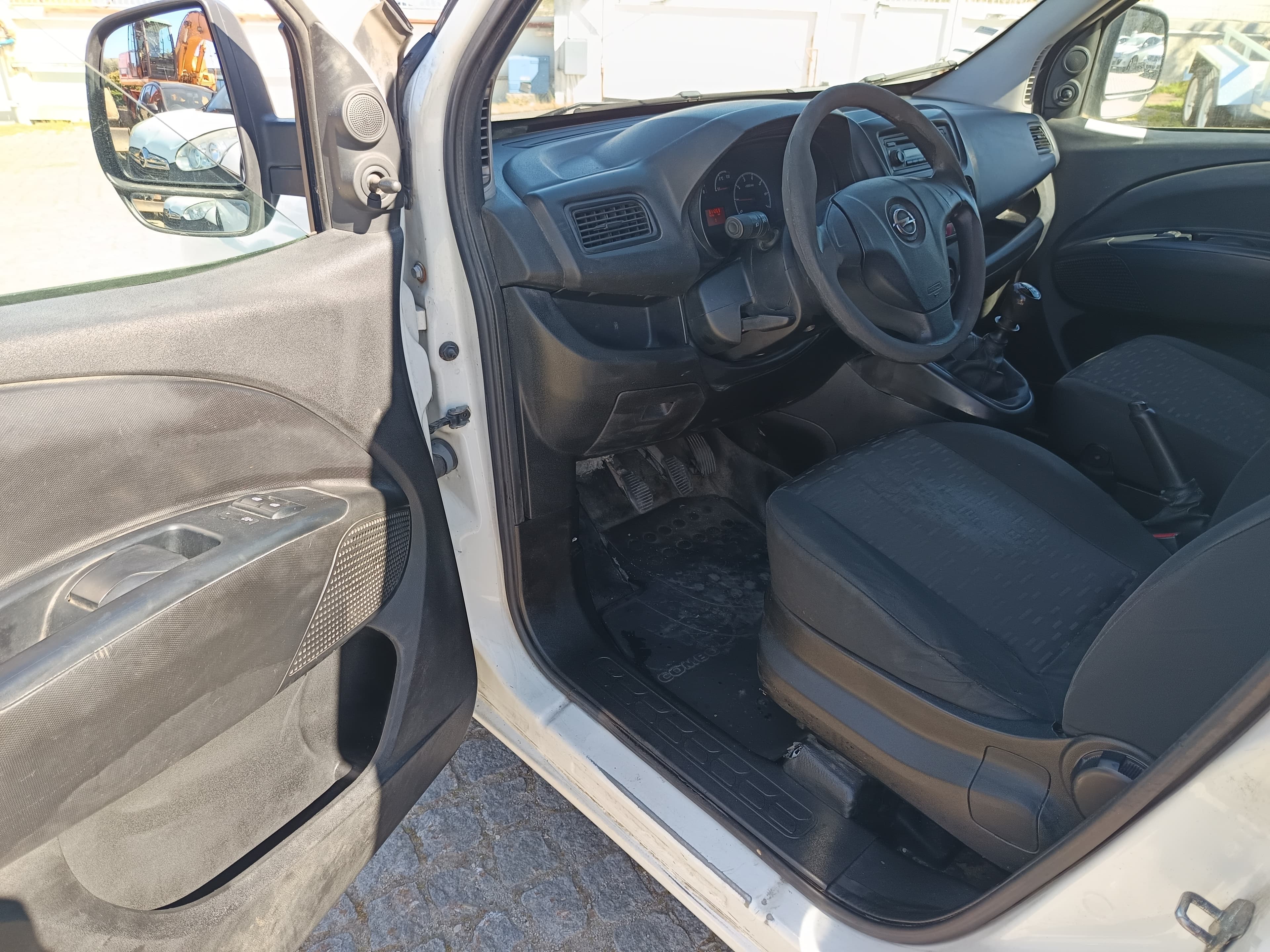 Opel Combo · Ano 2017 — imagem 25