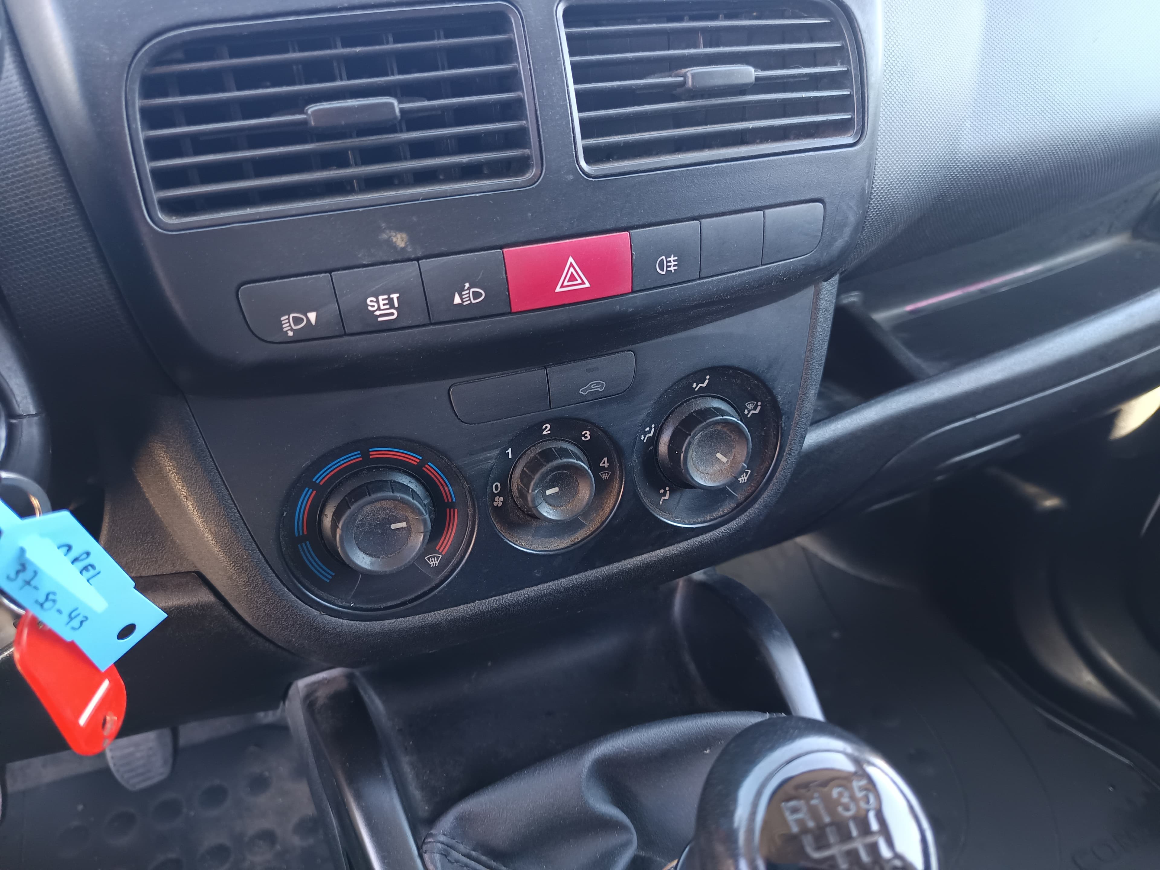 Opel Combo · Ano 2017 — imagem 31