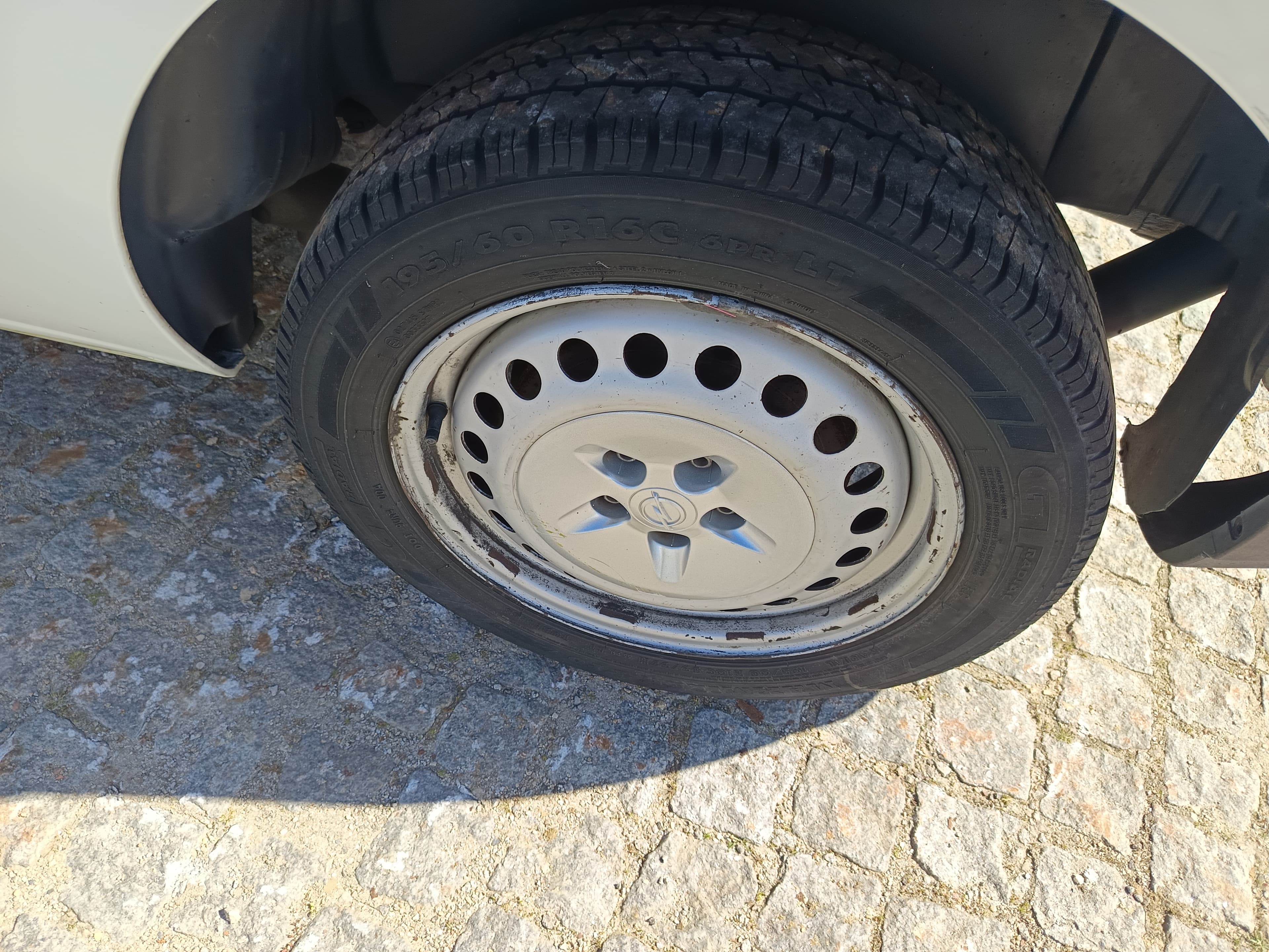 Opel Combo · Ano 2017 — imagem 13