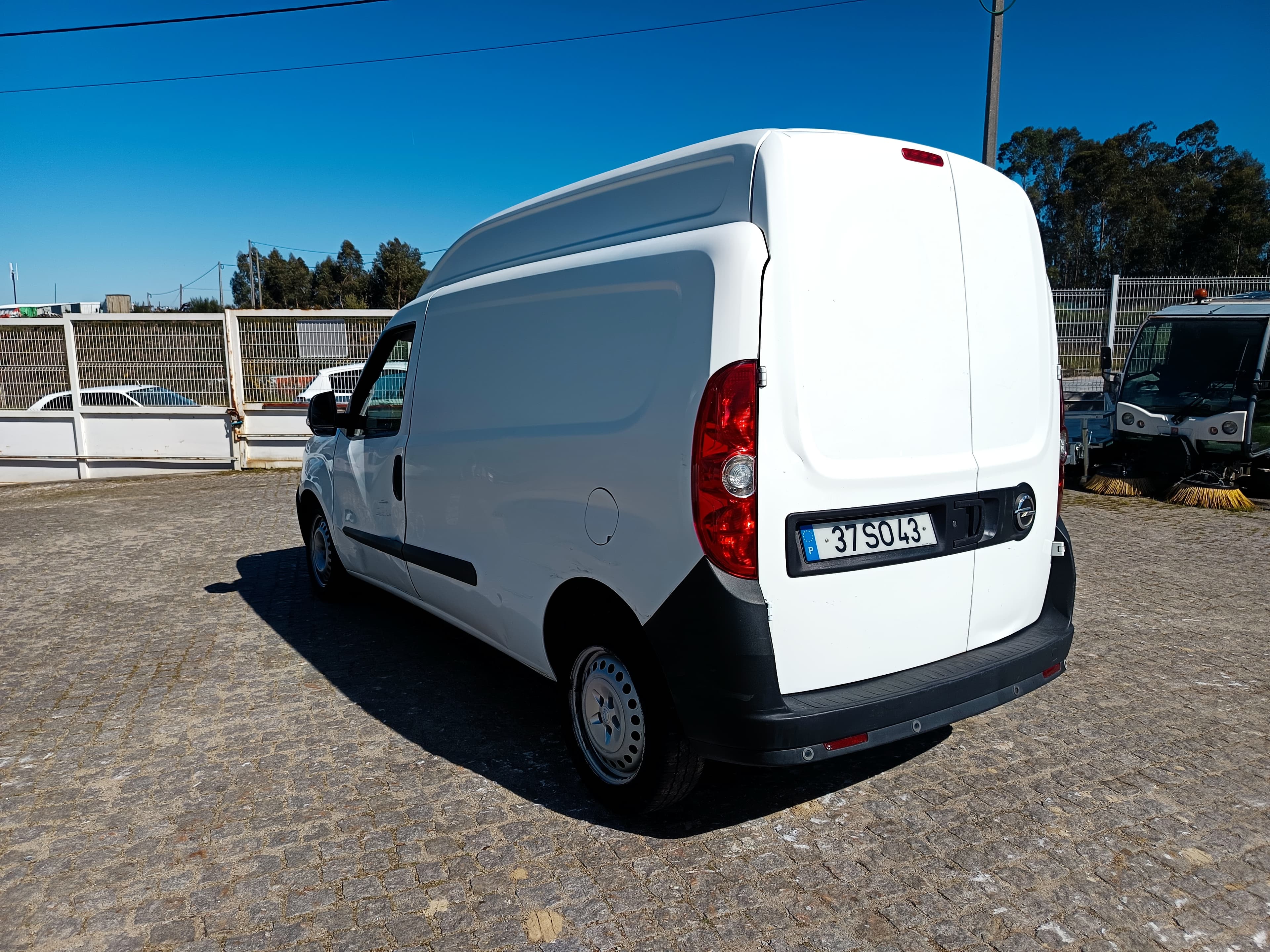 Opel Combo · Ano 2017 — imagem 6