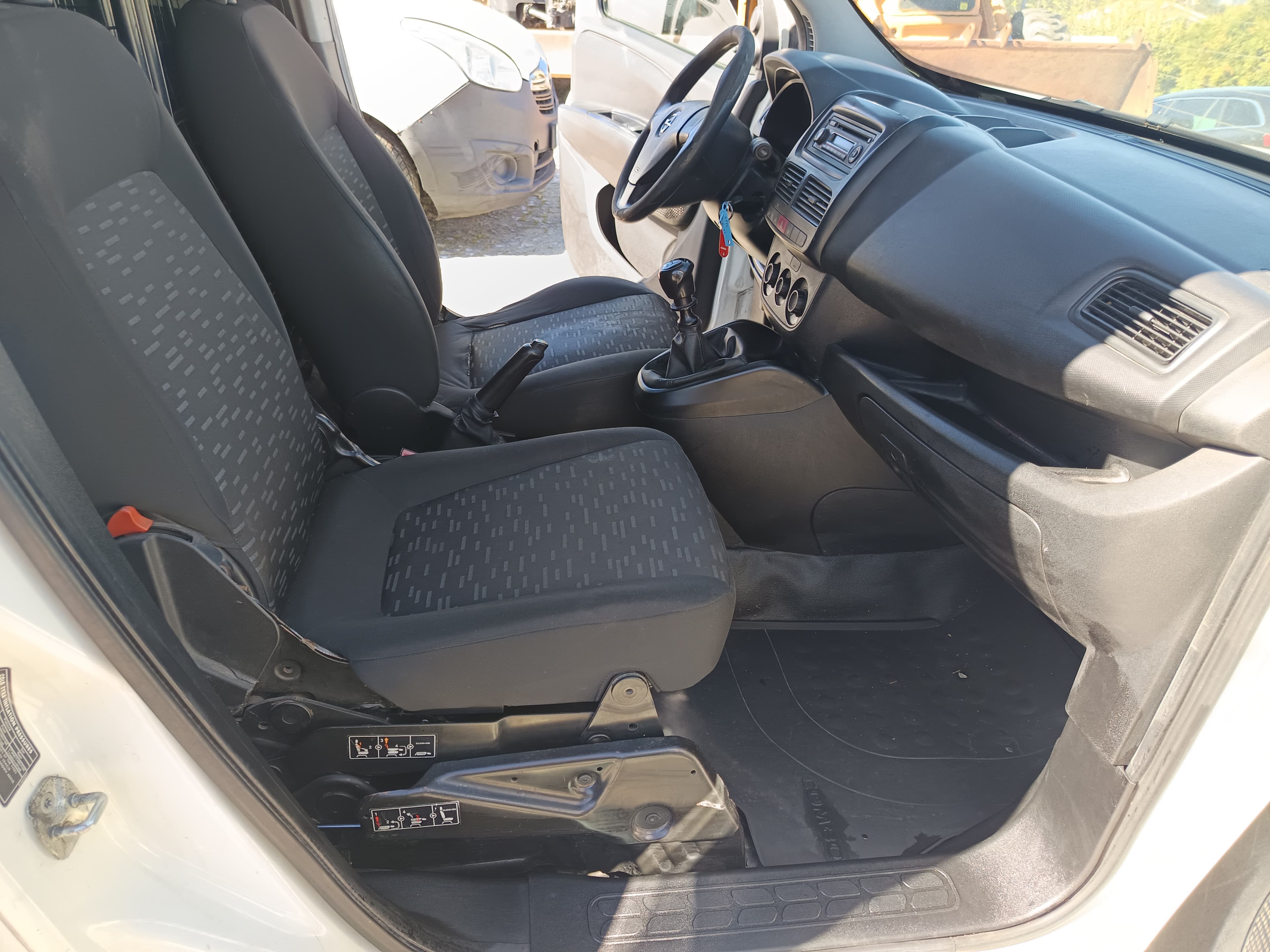 Opel Combo · Ano 2017 — imagem 24