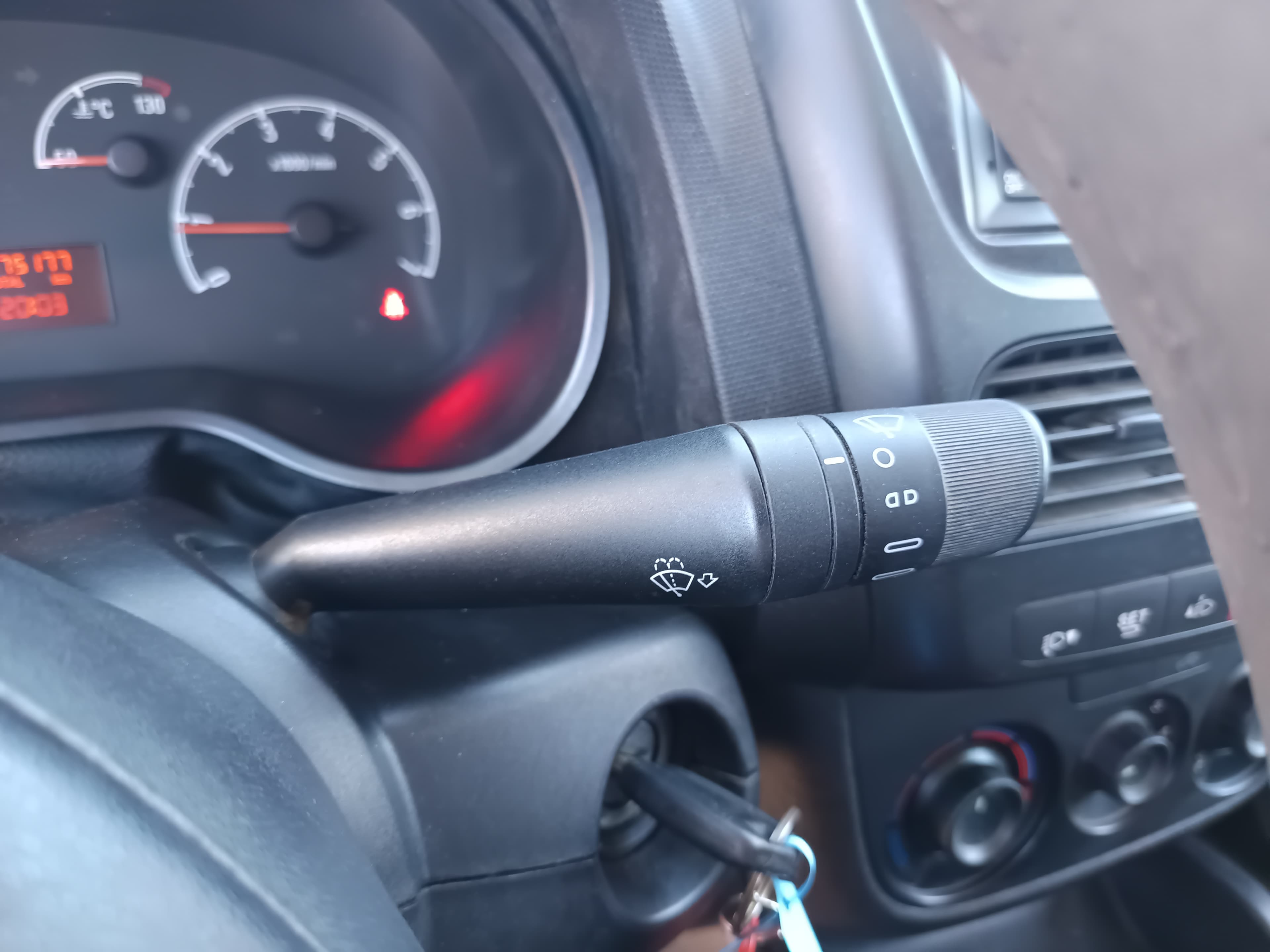Opel Combo · Ano 2016 — image 39