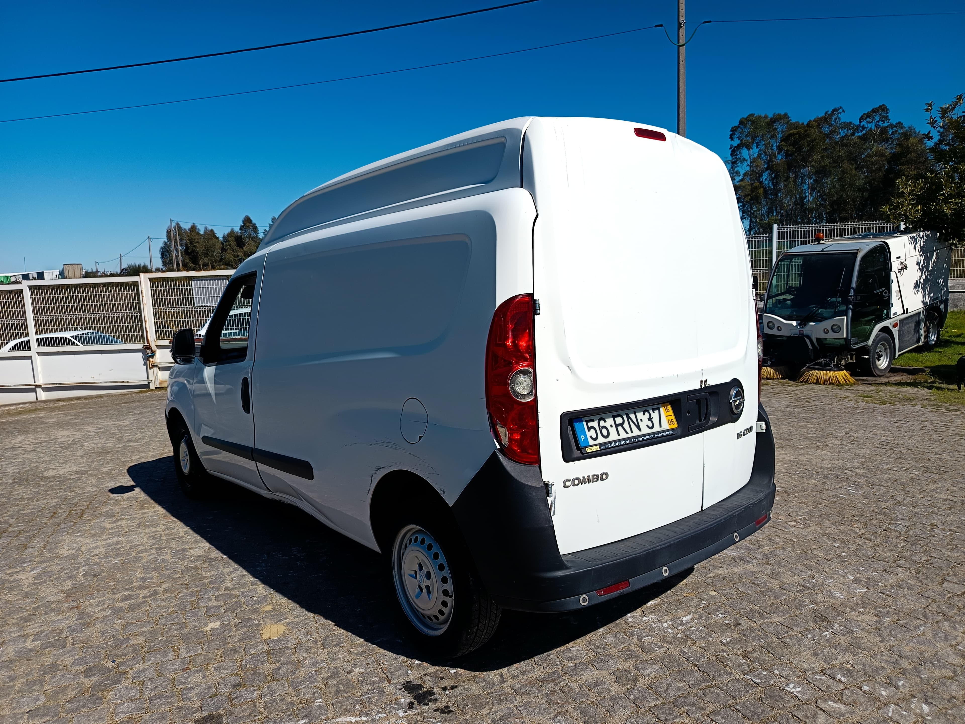 Opel Combo · Ano 2016 — image 6