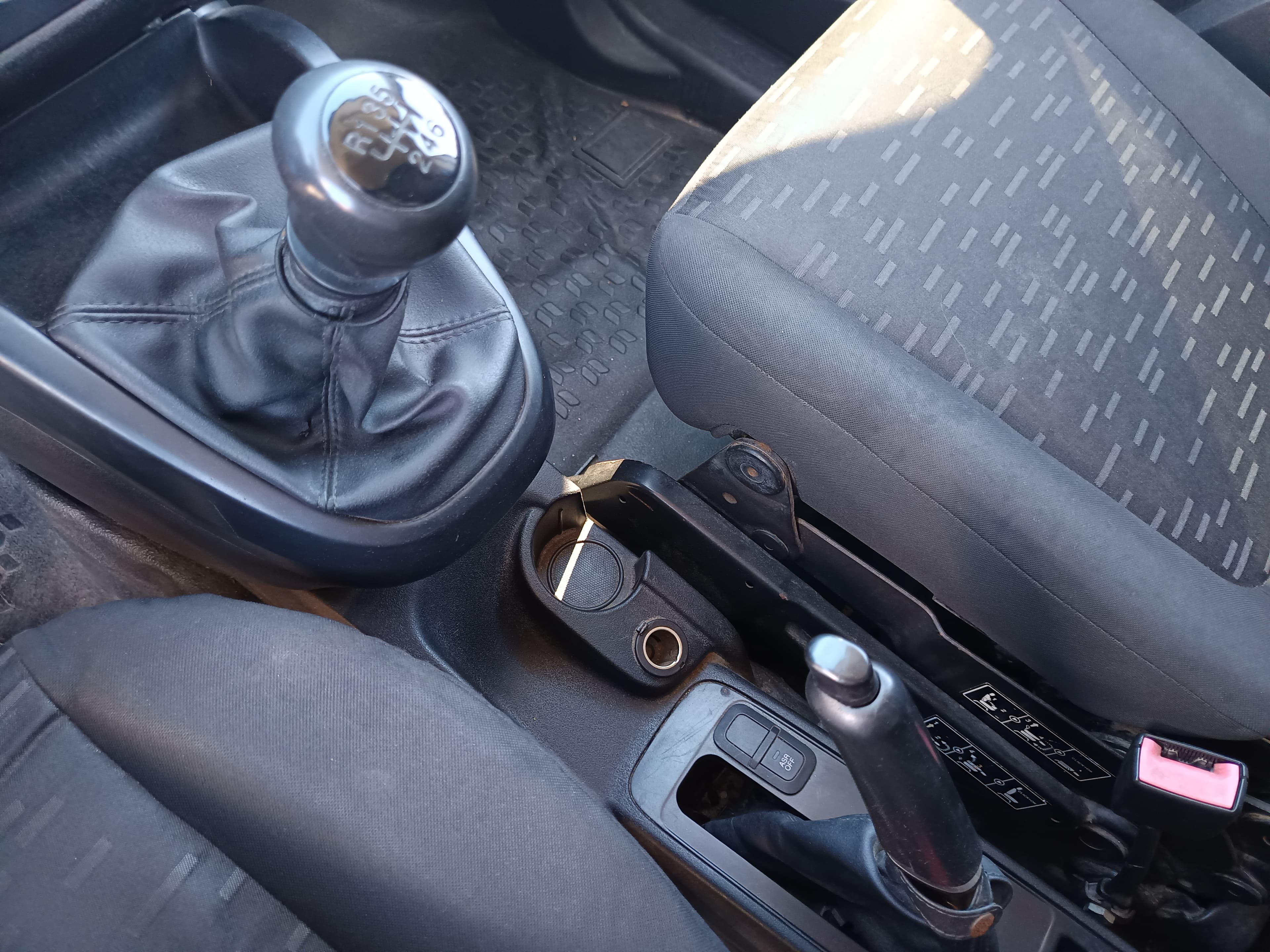 Opel Combo · Ano 2016 — image 37