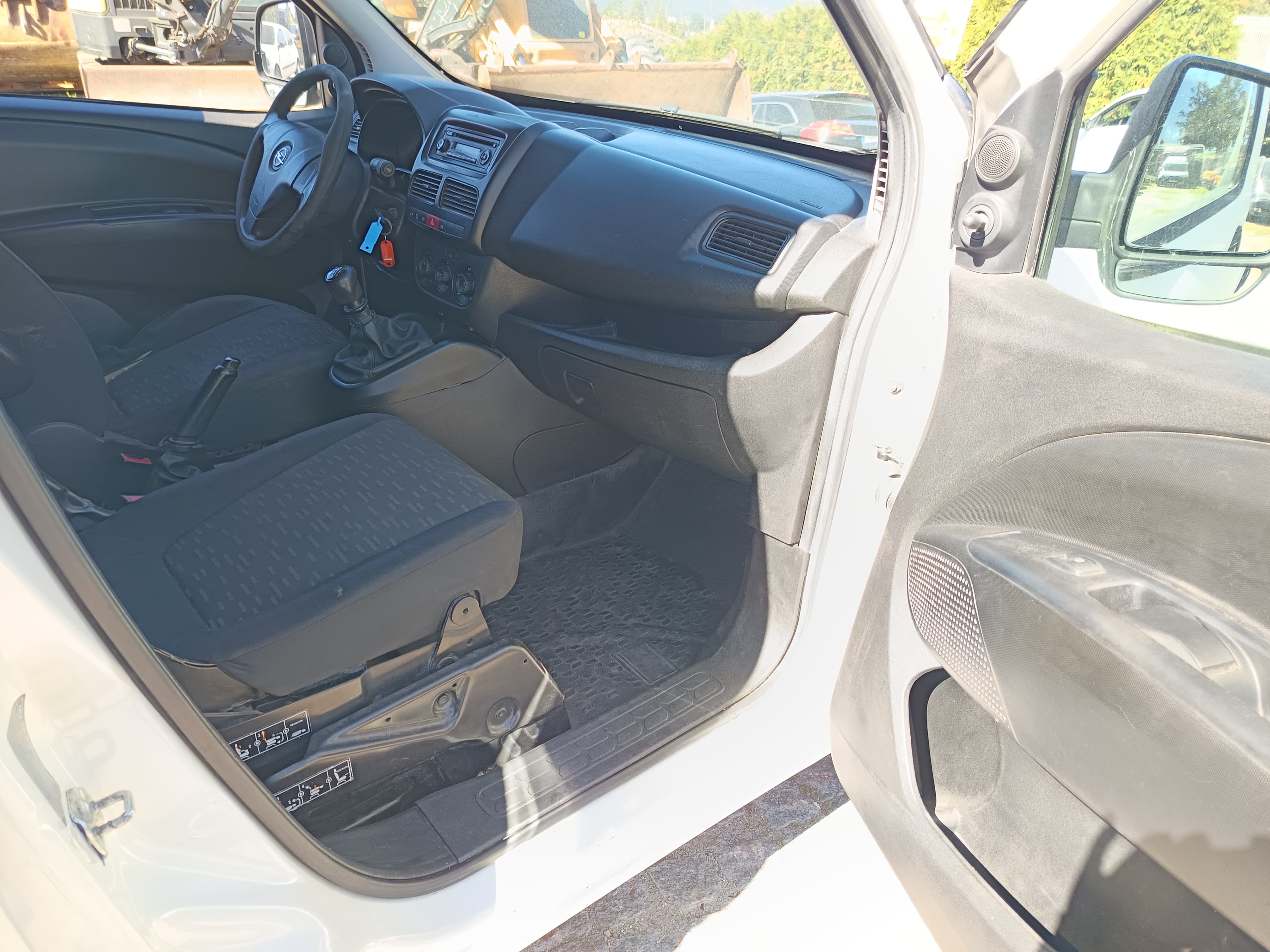 Opel Combo · Ano 2016 — image 26