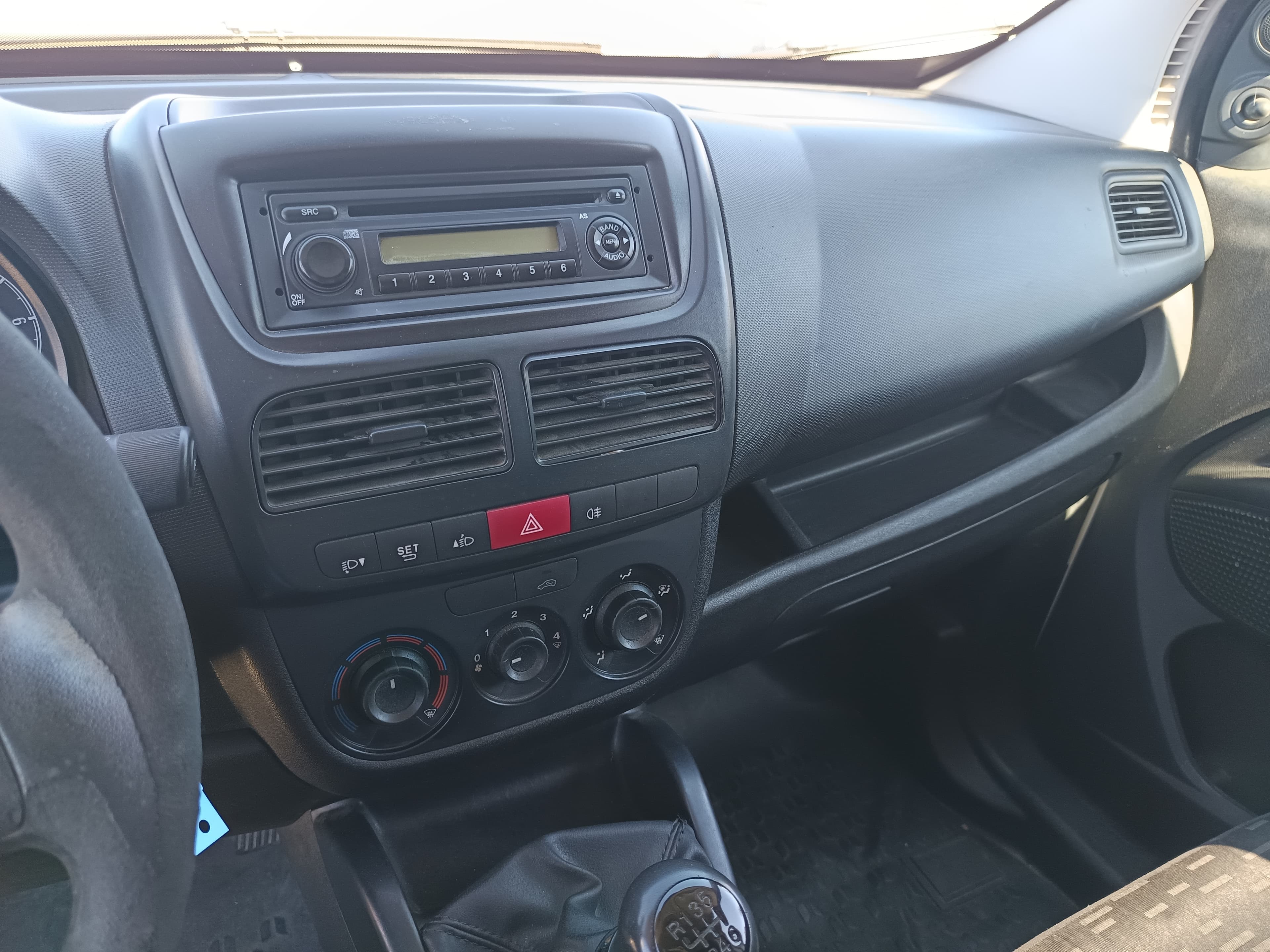 Opel Combo · Ano 2016 — image 35