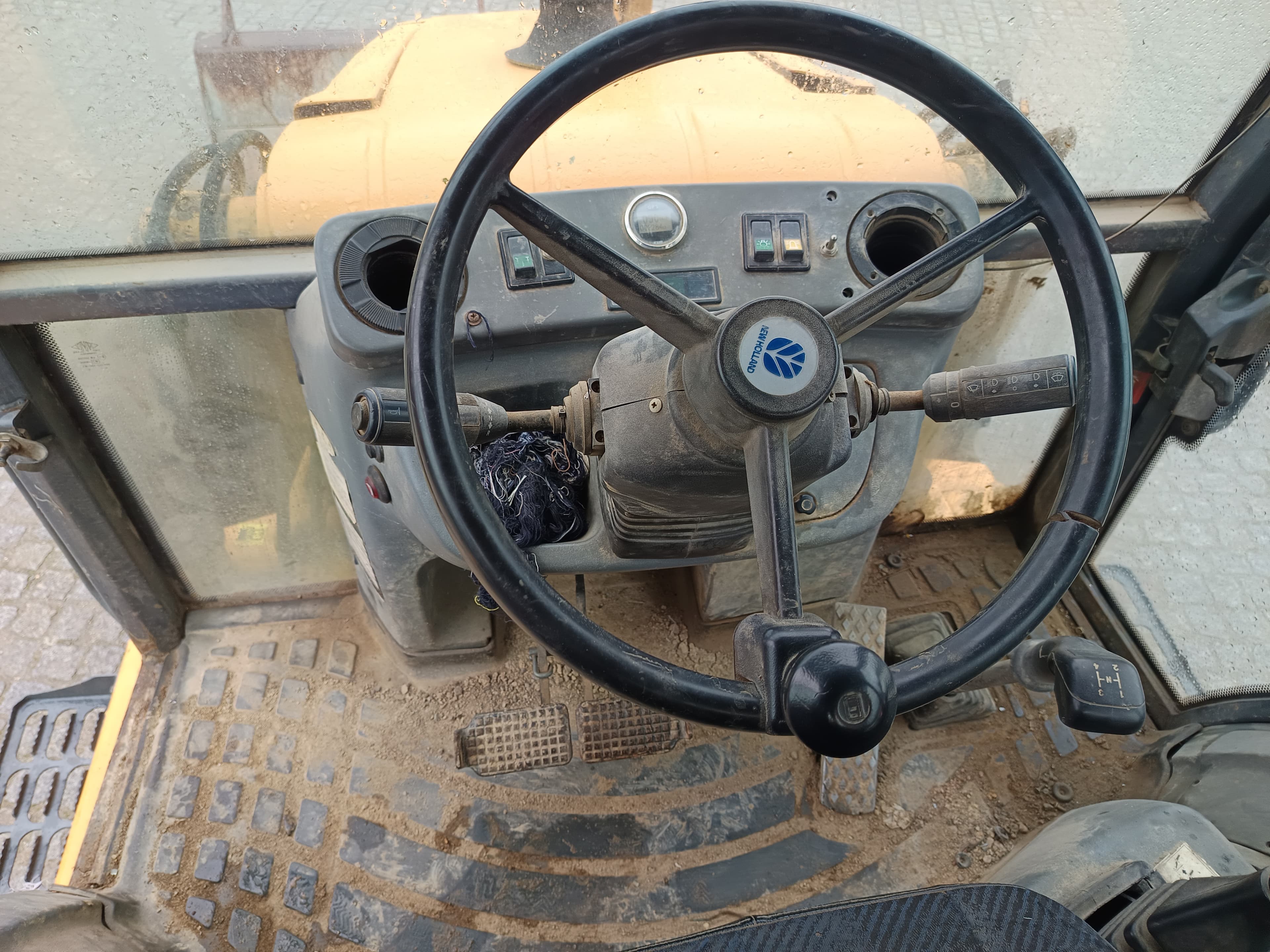 Retroescavadora New Holland NH 95 · Ano 1998 — imagen 12