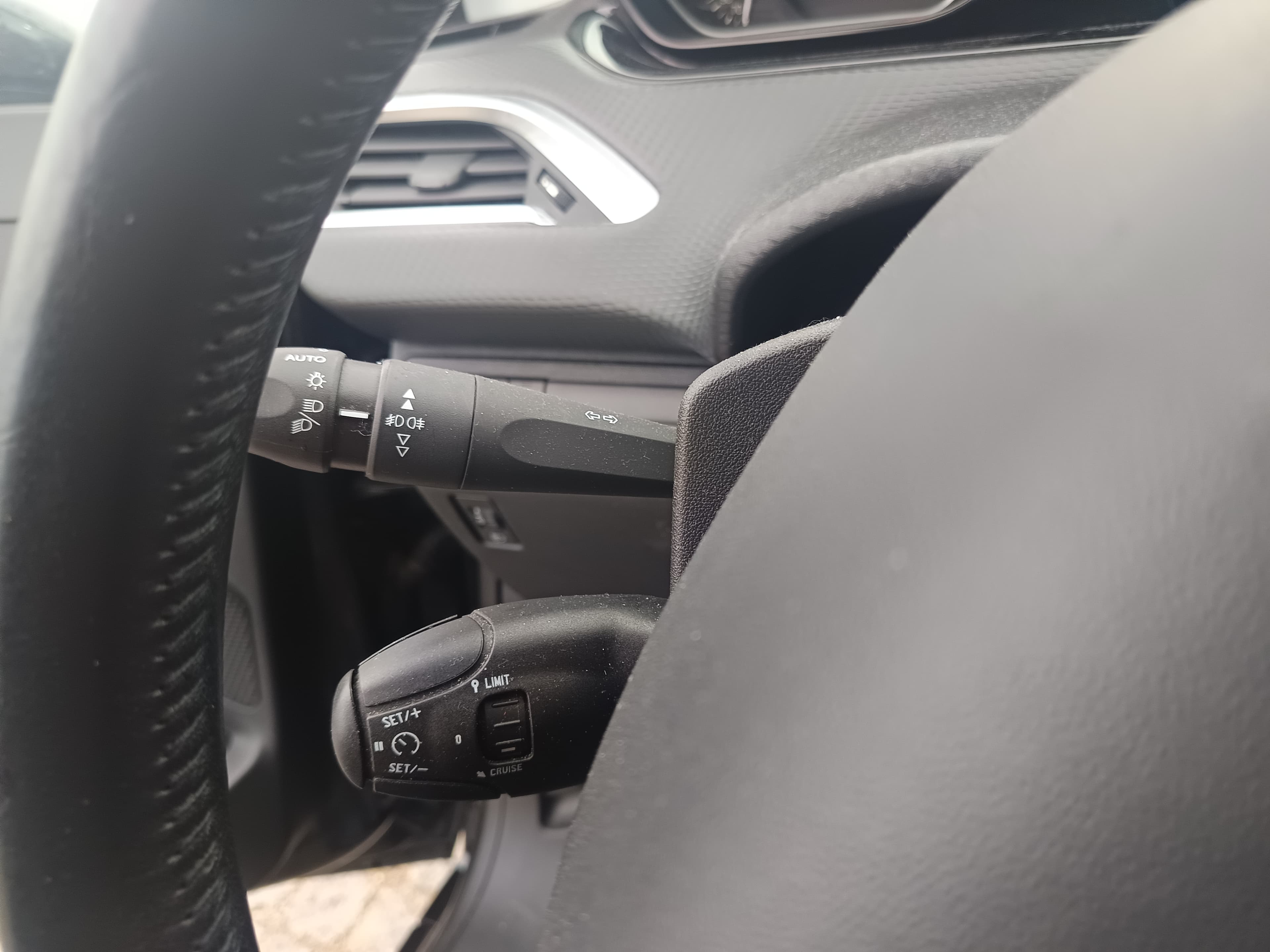 Peugeot 2008 · Ano 2019 — imagem 42