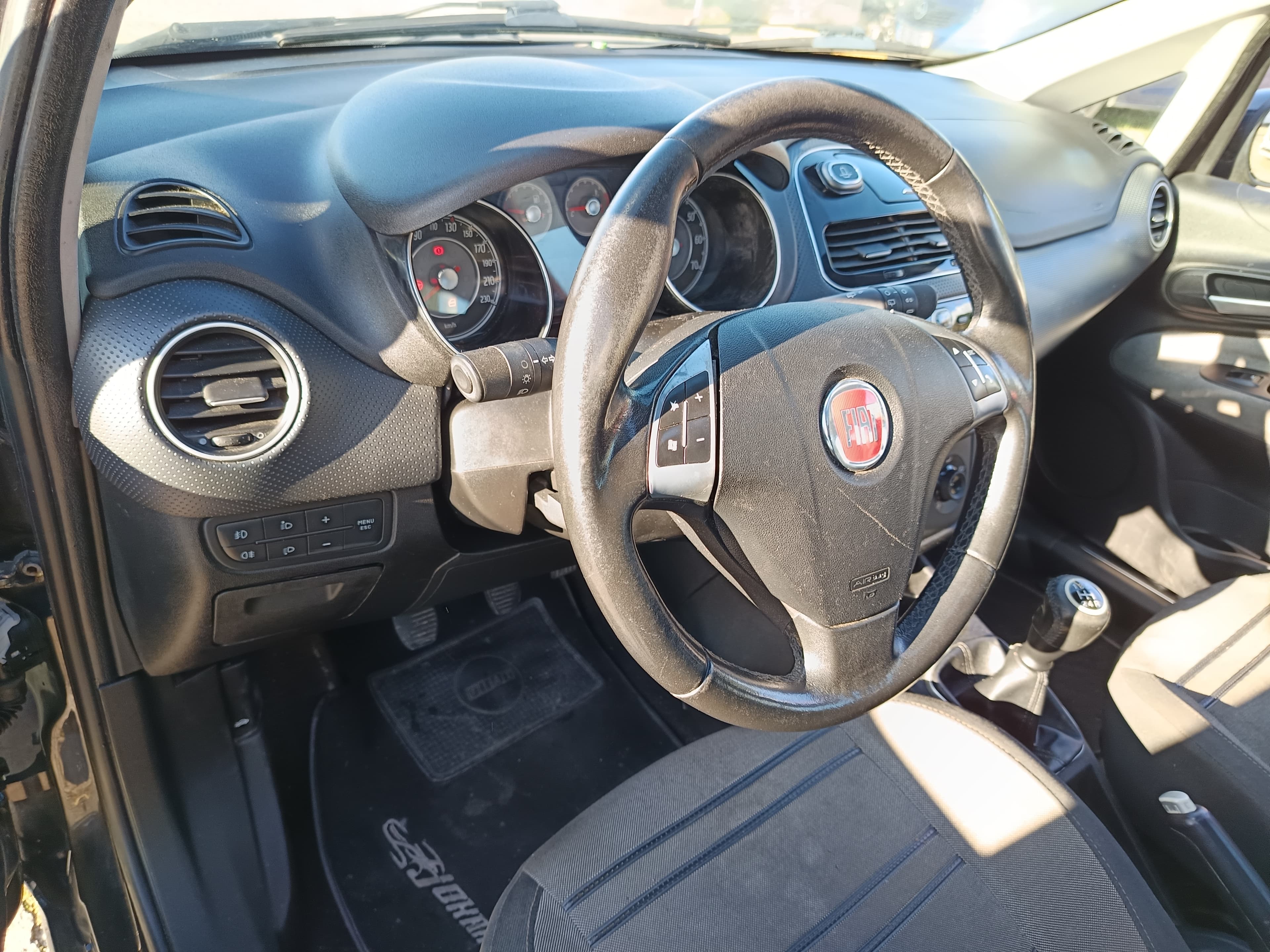 Fiat Punto · Ano 2010 — imagem 38