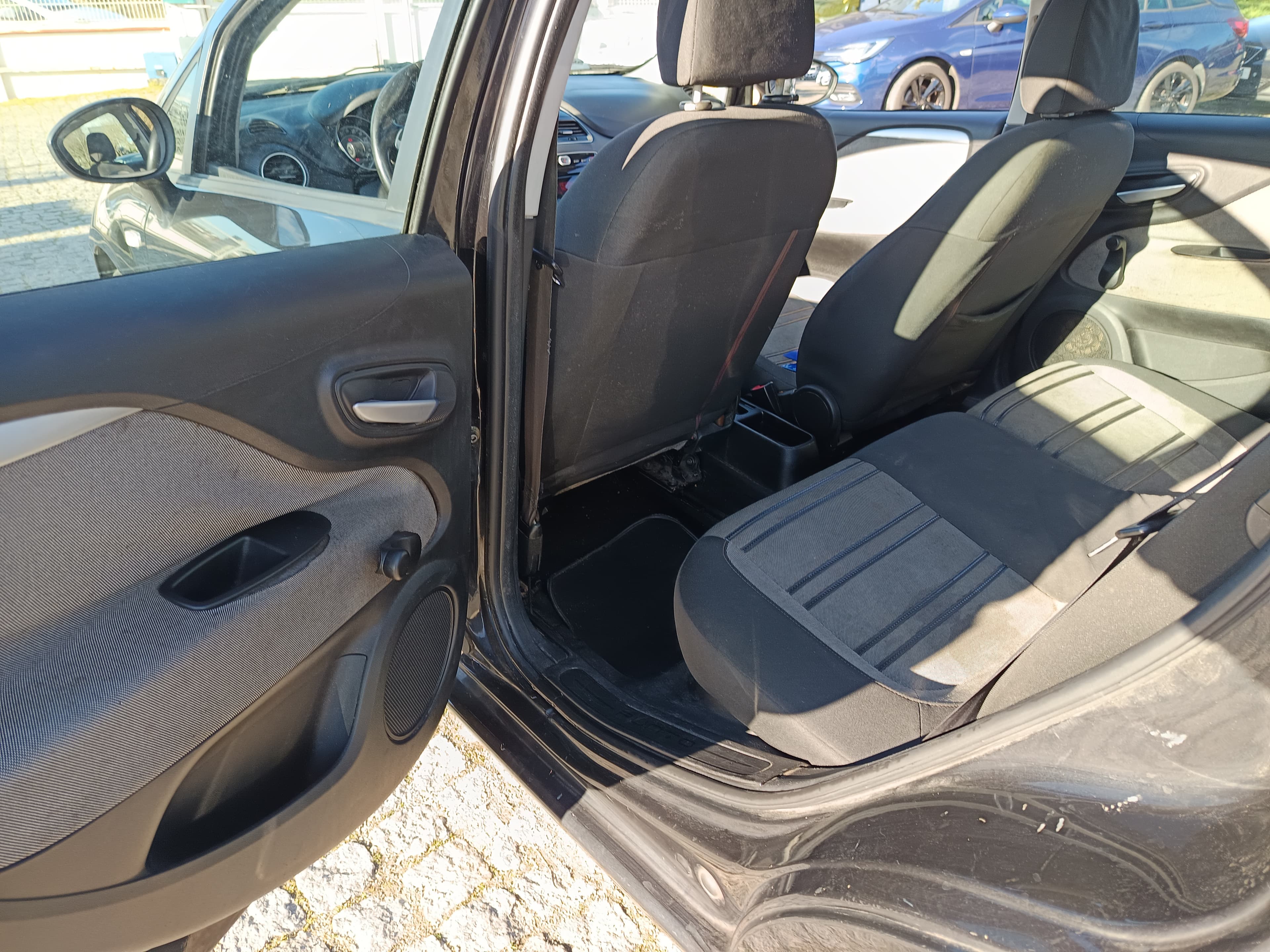 Fiat Punto · Ano 2010 — imagem 31