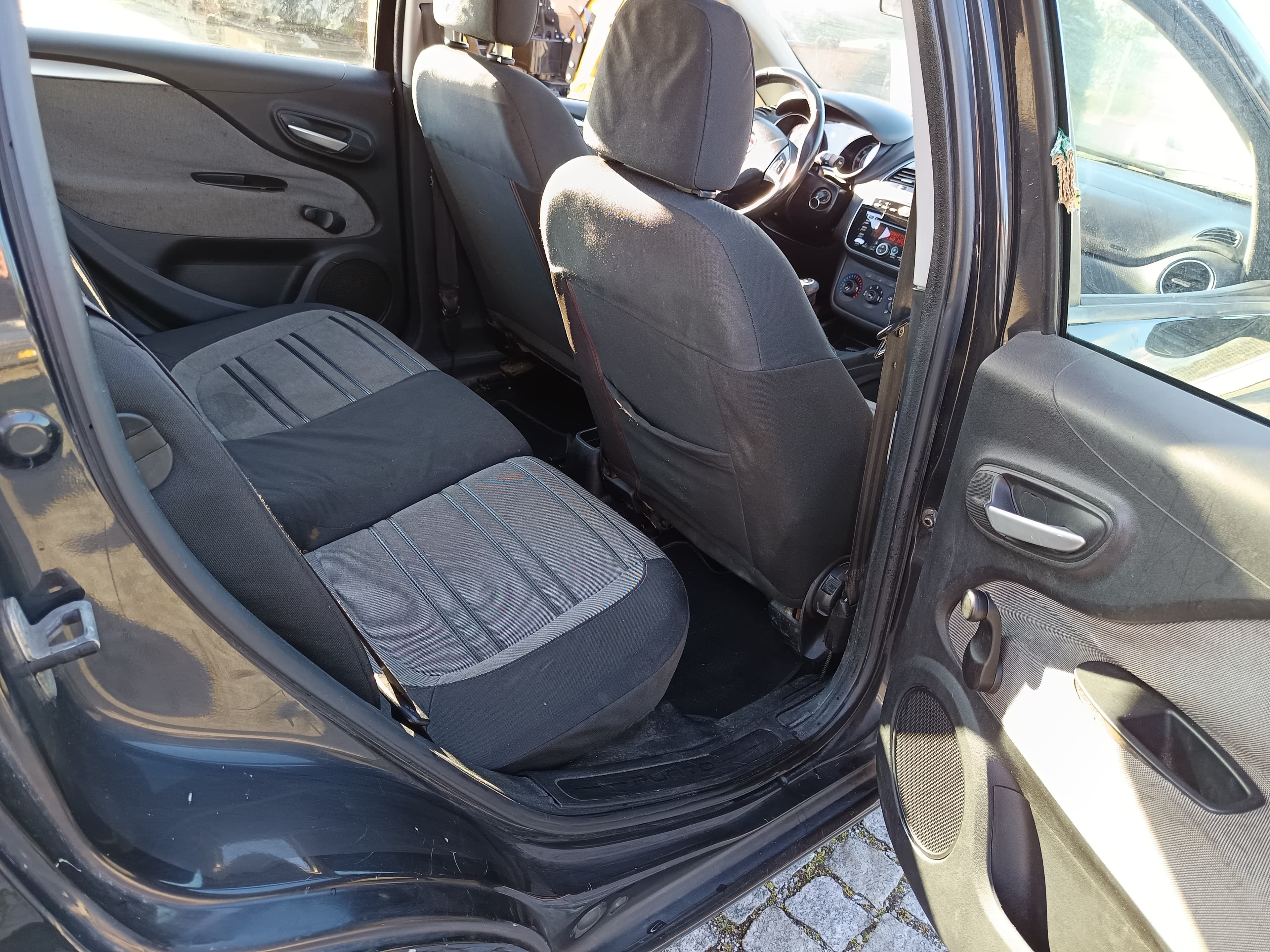 Fiat Punto · Ano 2010 — imagem 25