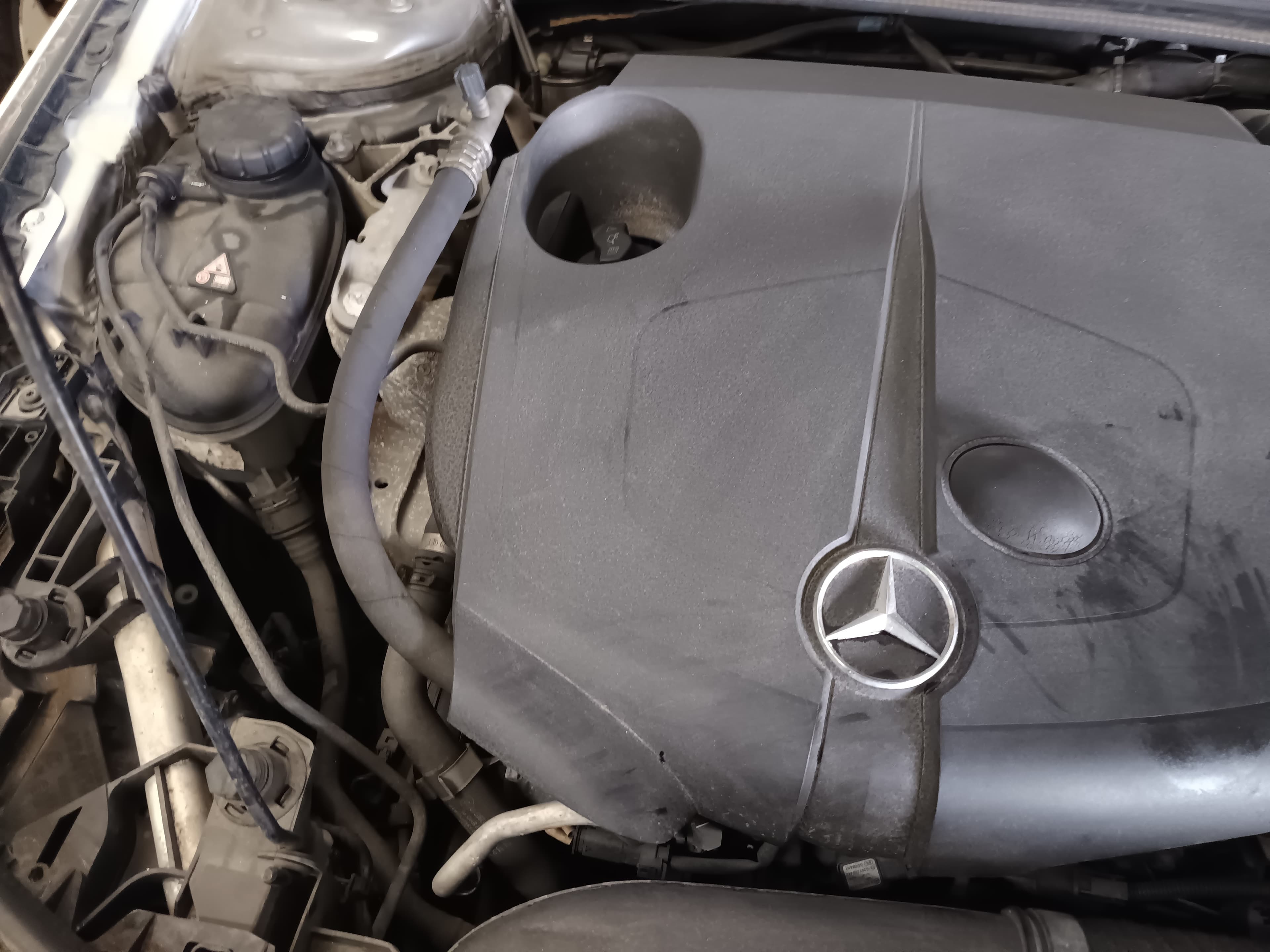 Mercedes-Benz CLA 200 · Ano 2015 — image 21
