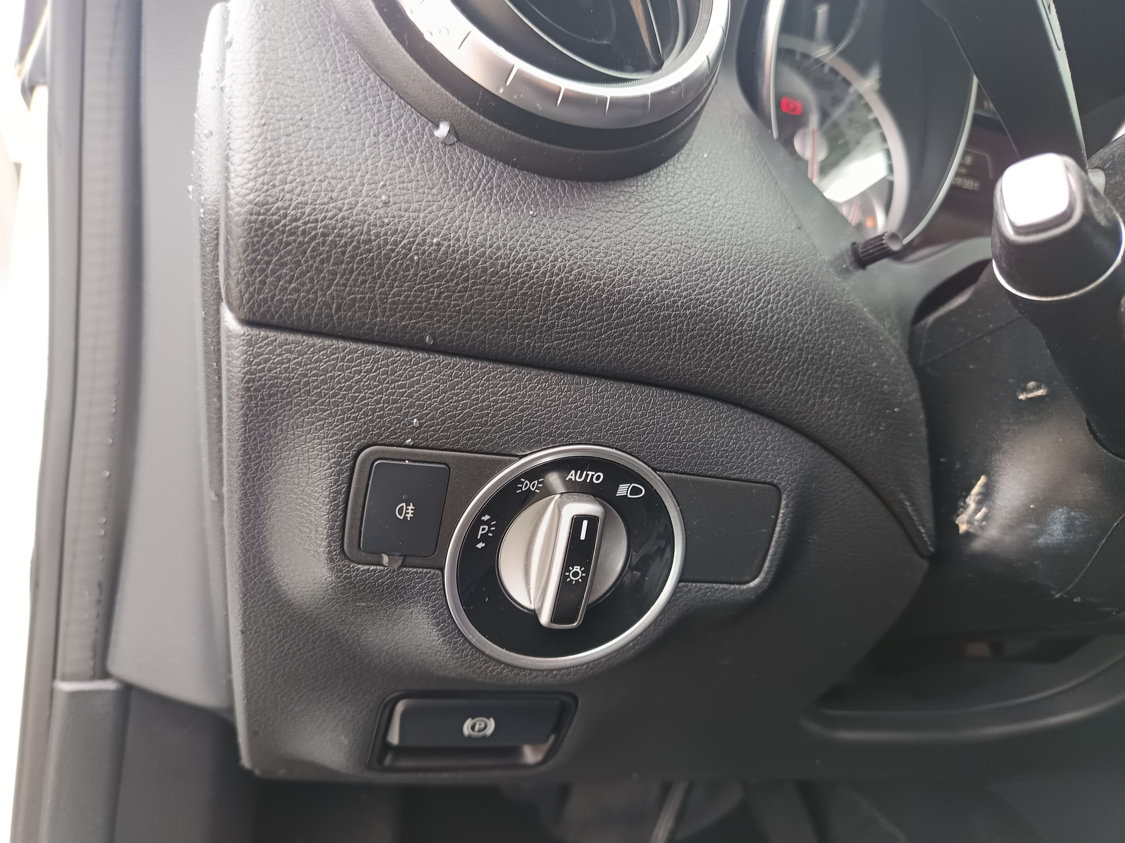 Mercedes-Benz CLA 200 · Ano 2015 — image 46