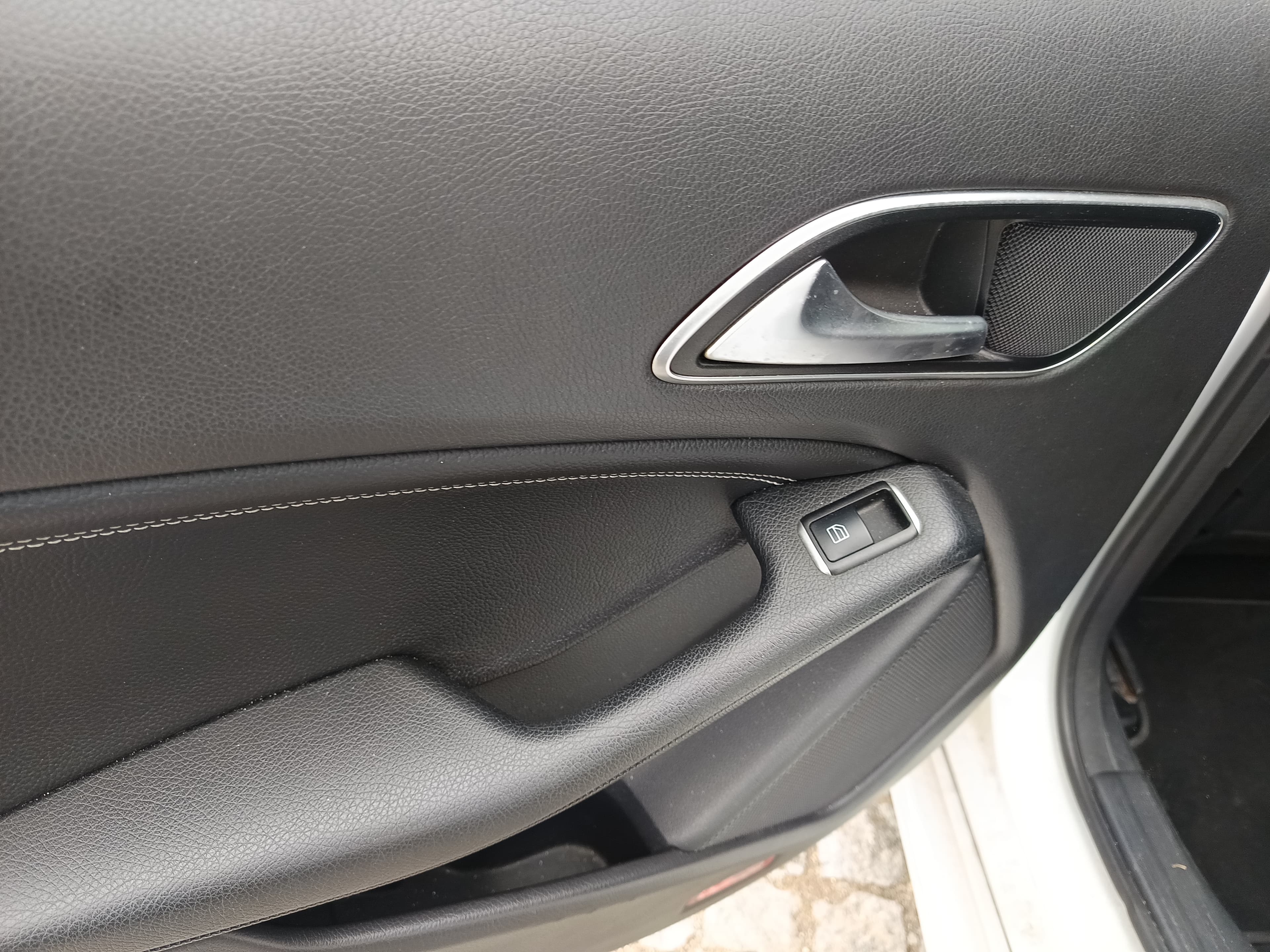 Mercedes-Benz CLA 200 · Ano 2015 — image 31