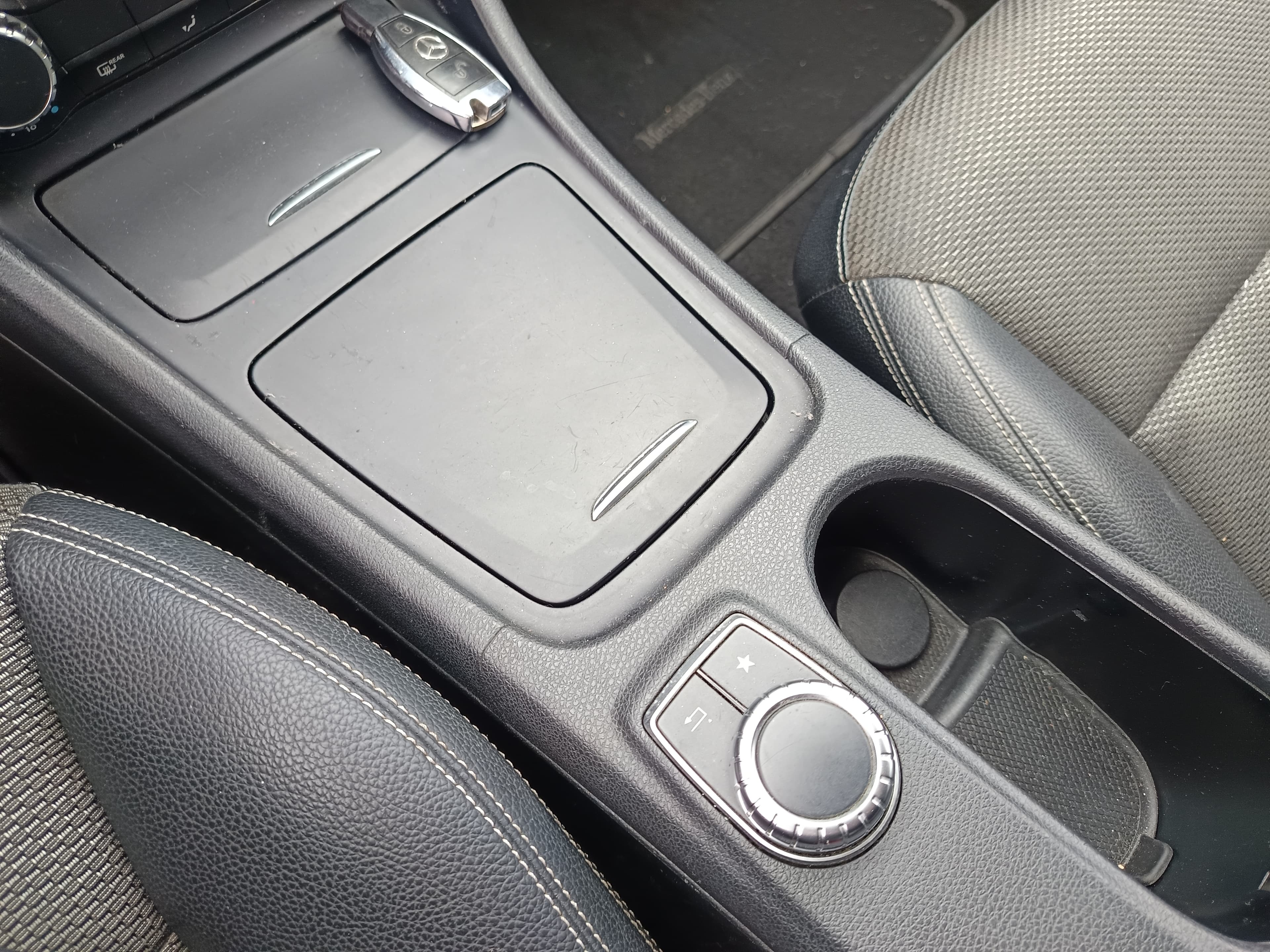 Mercedes-Benz CLA 200 · Ano 2015 — image 40