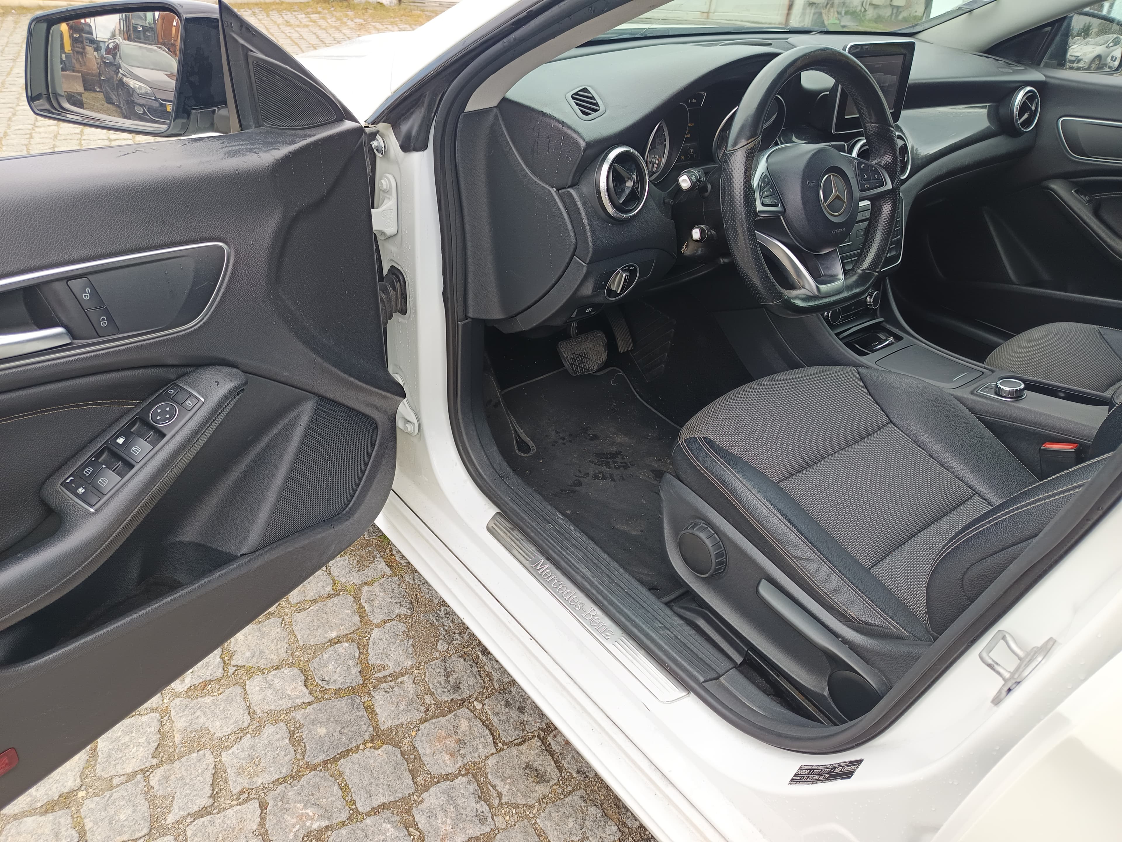 Mercedes-Benz CLA 200 · Ano 2015 — image 33