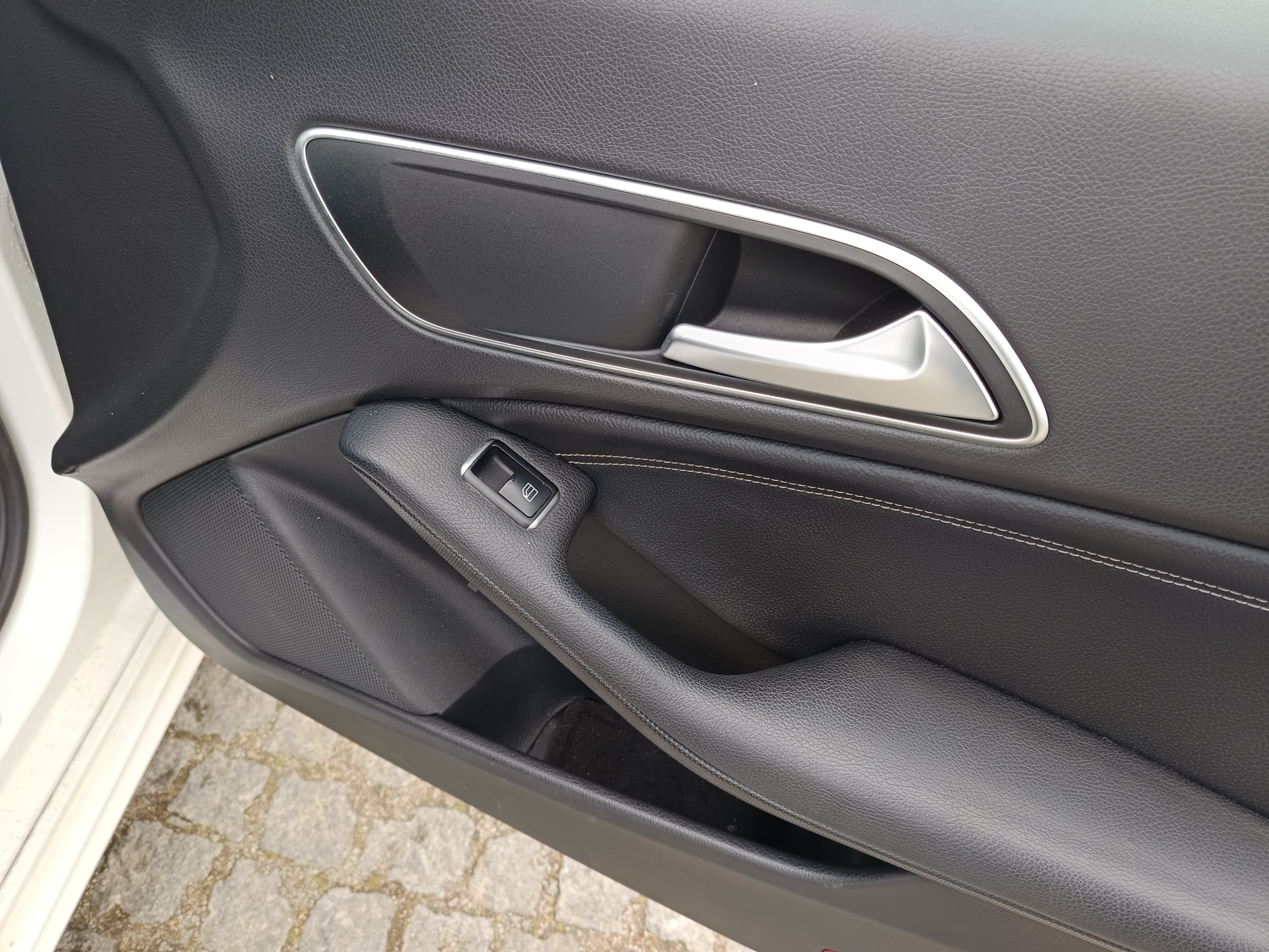 Mercedes-Benz CLA 200 · Ano 2015 — image 26