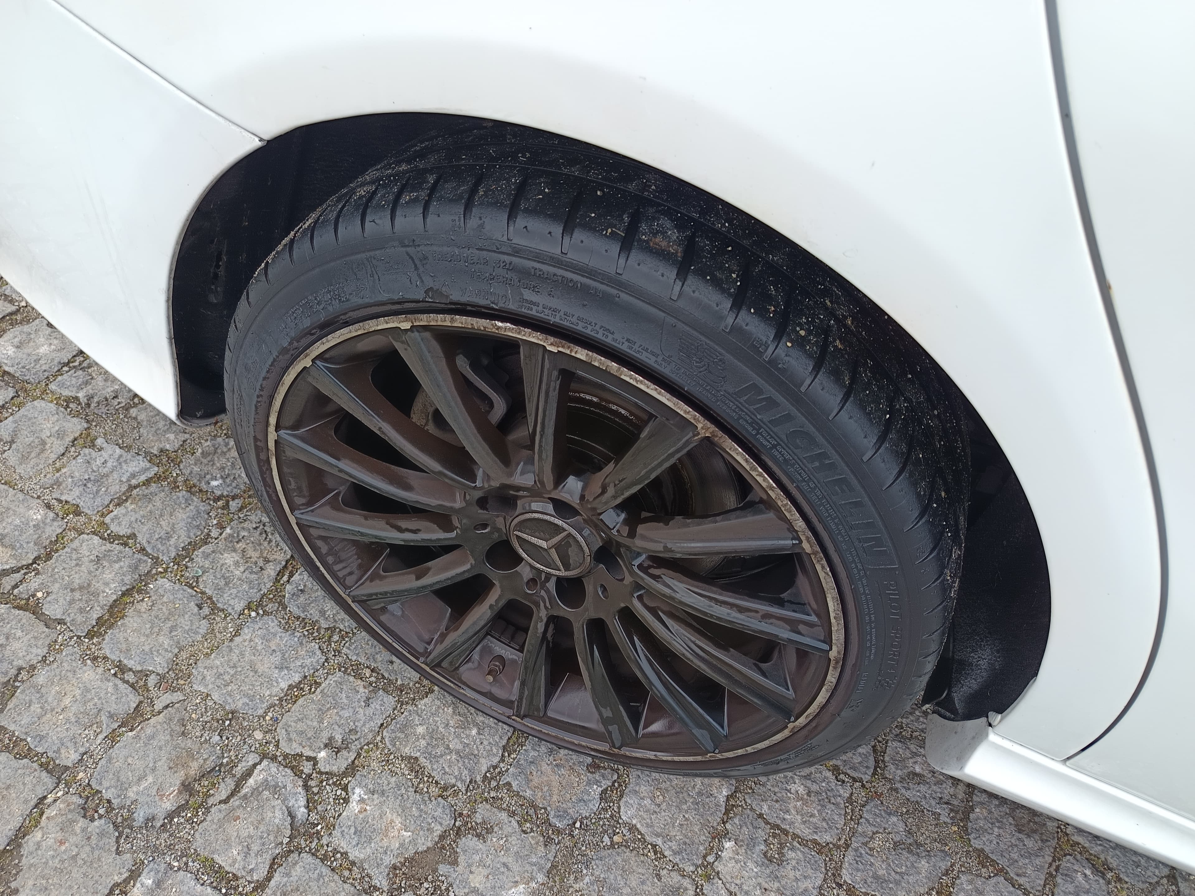 Mercedes-Benz CLA 200 · Ano 2015 — image 10