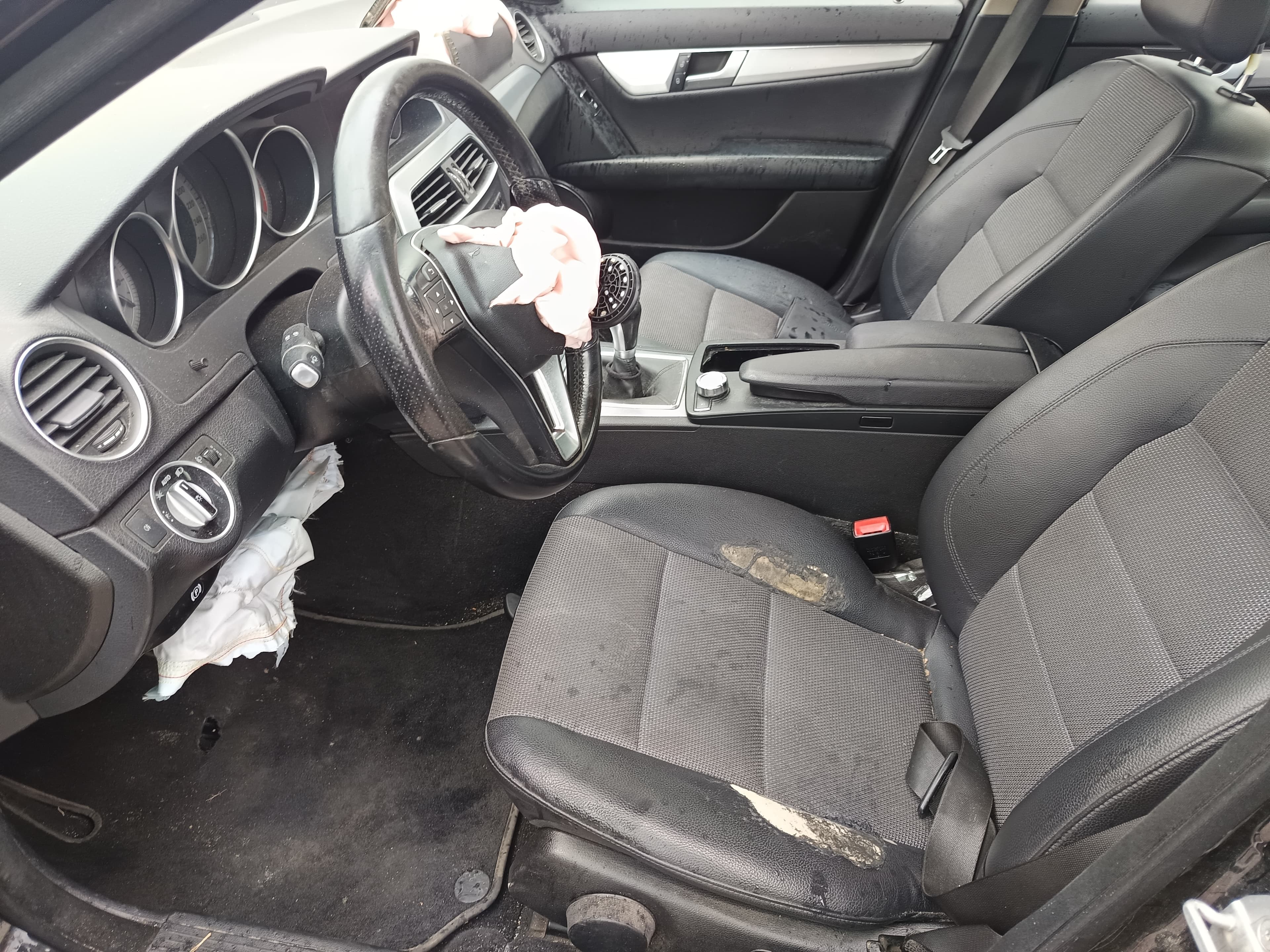 Mercedes-Benz C 180 CDI · Ano 2012 — imagem 37