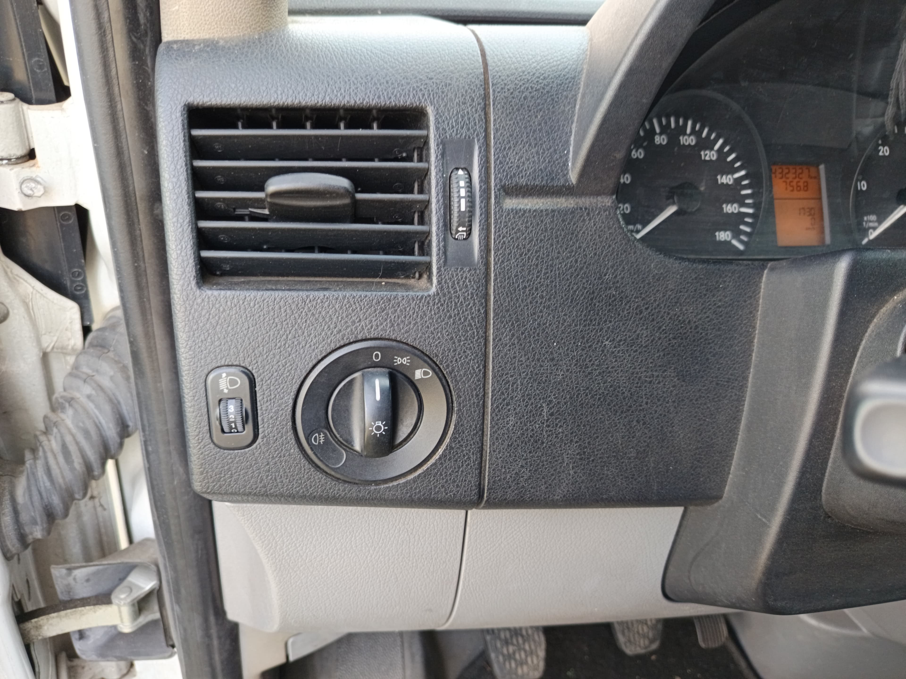 Mercedes-Benz 516CDI · Ano 2010 — image 33