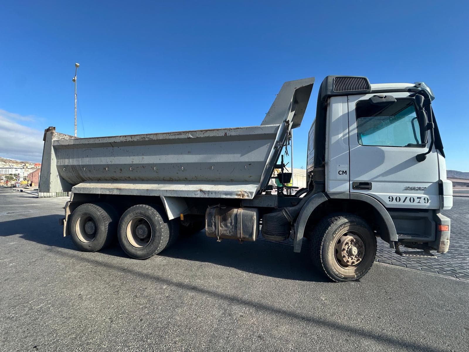 Camião Basculante MERCEDES ACTROS 2632K 6X4 — image 4