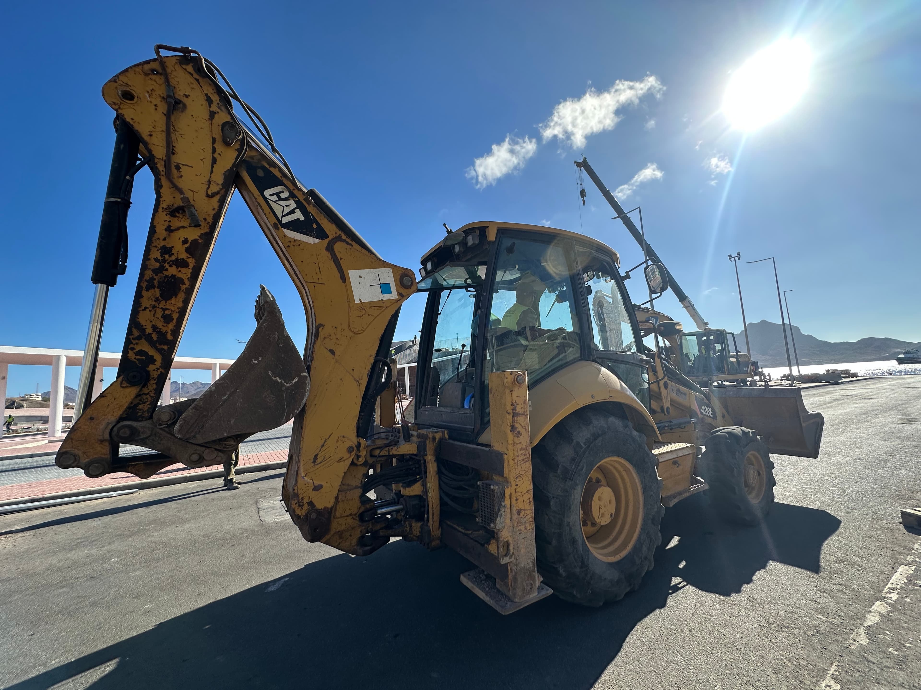 Retroescavadora CATERPILLAR 428E — imagem 3