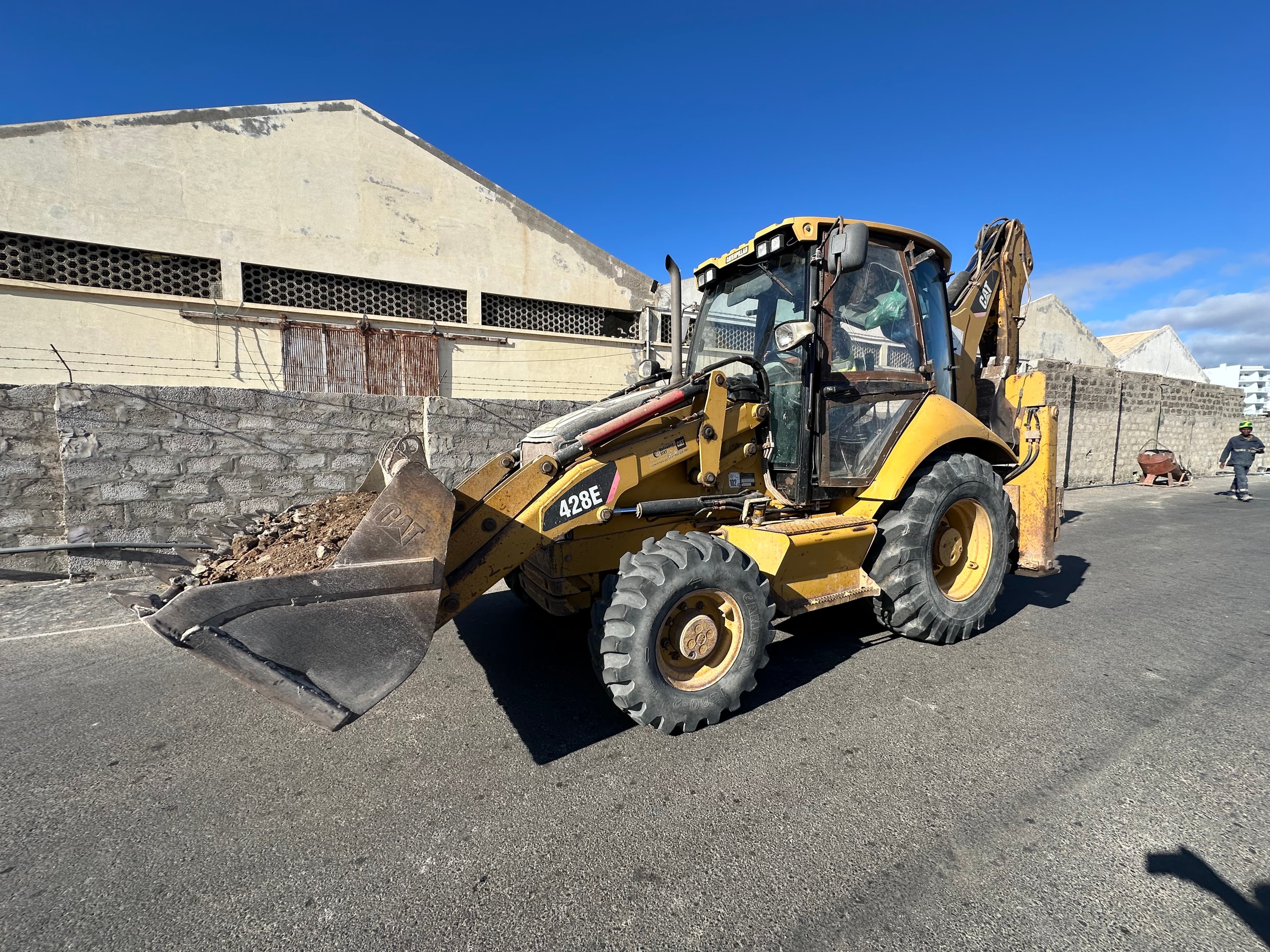 Retroescavadora CATERPILLAR 428E — imagem 1