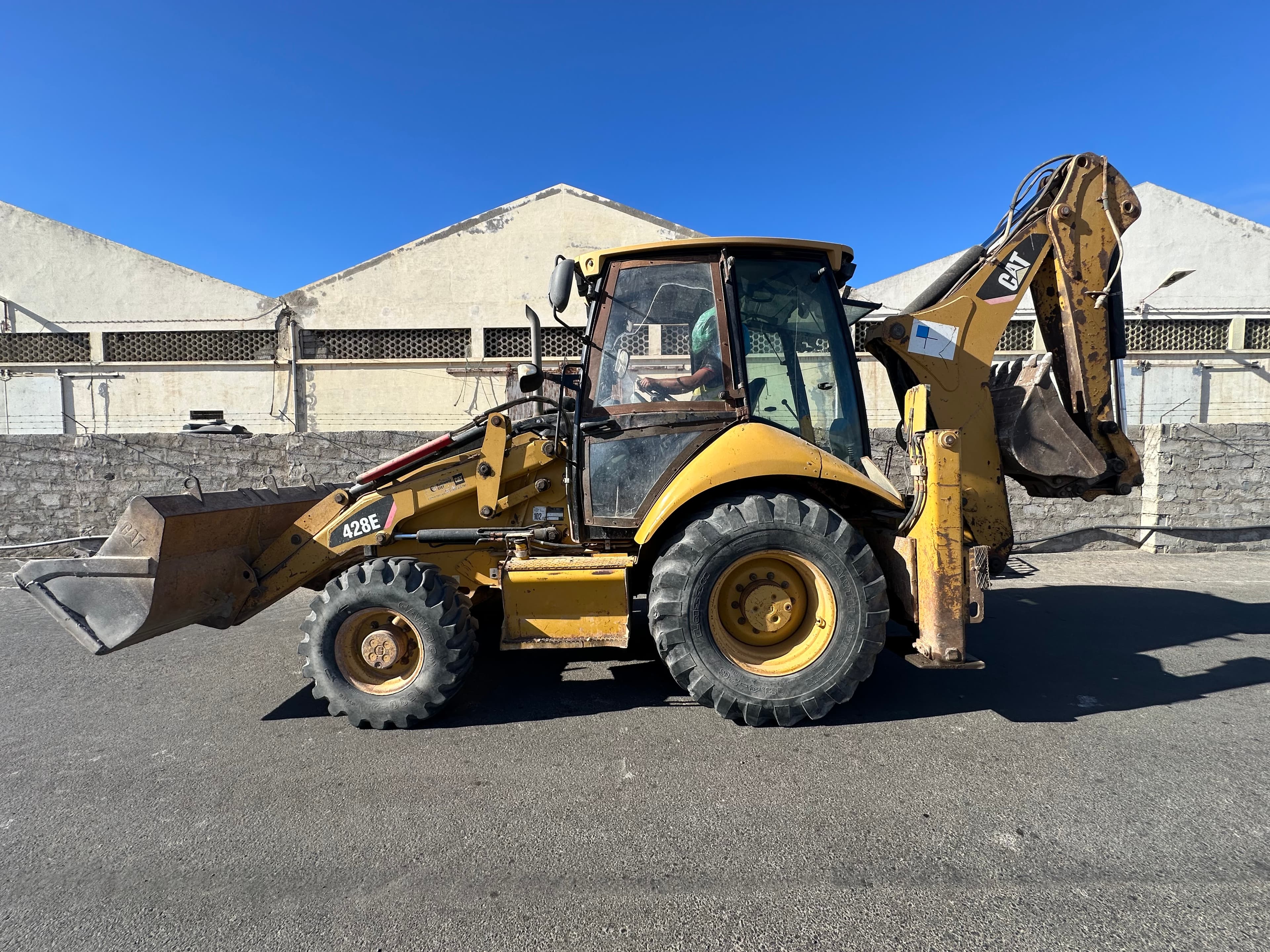 Retroescavadora CATERPILLAR 428E — imagem 4