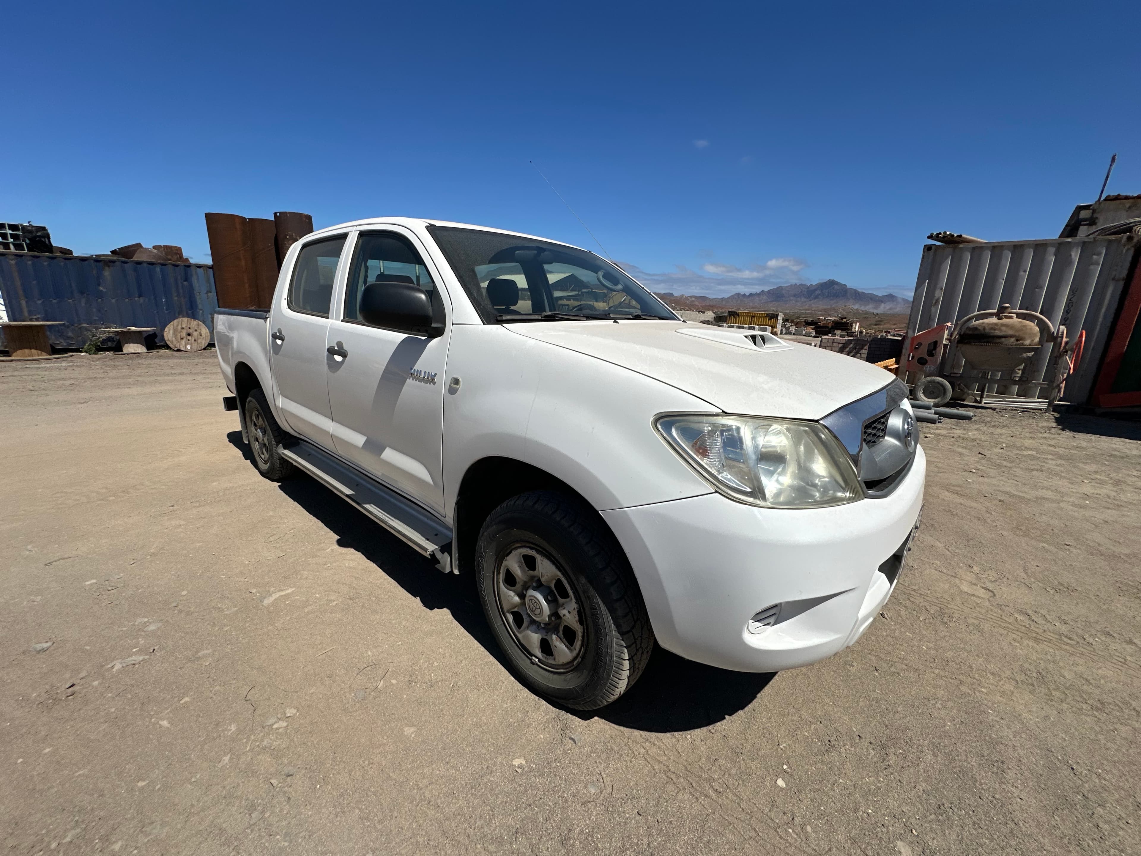 TOYOTA HILLUX — image 3