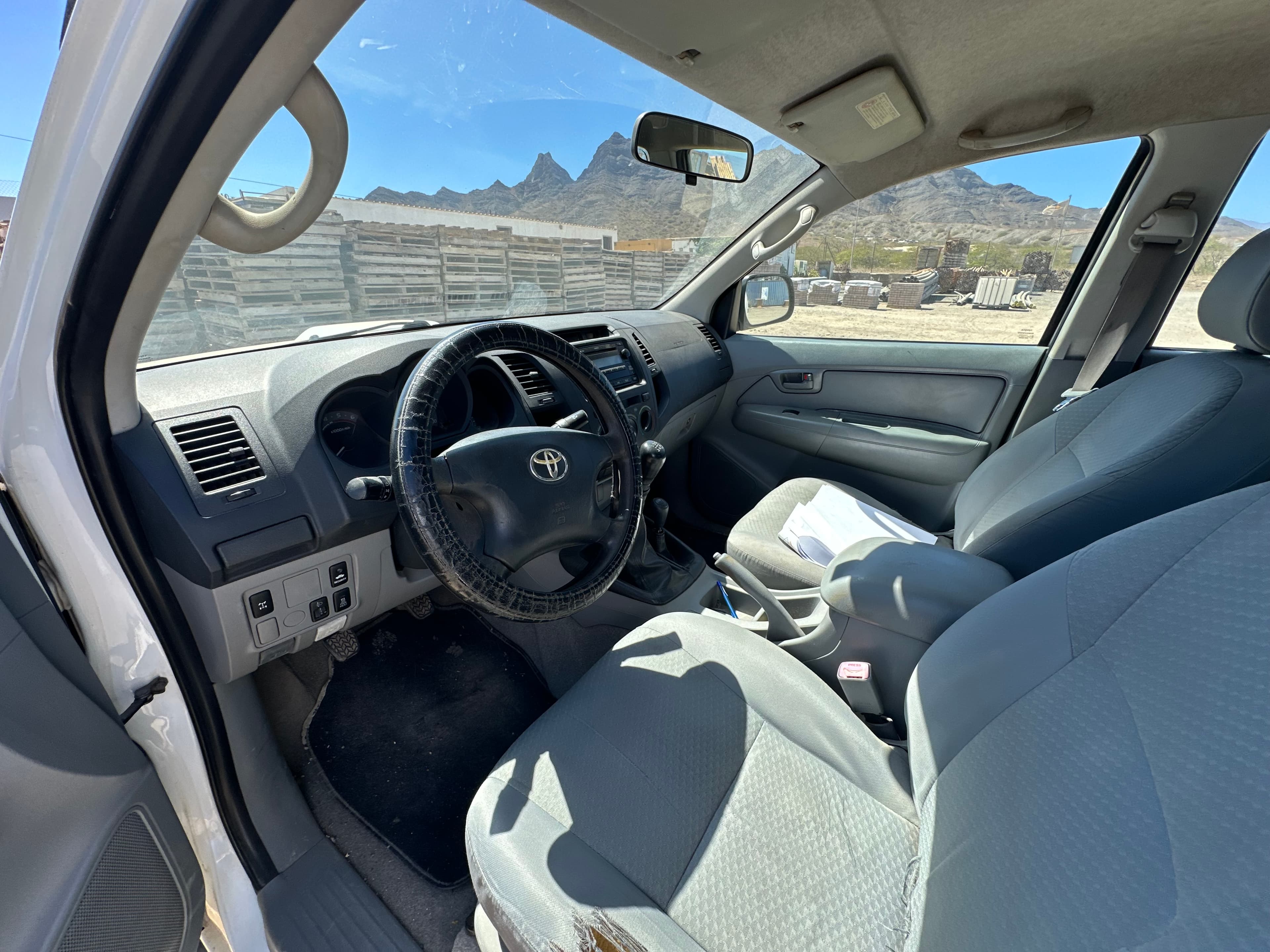 TOYOTA HILLUX — image 9