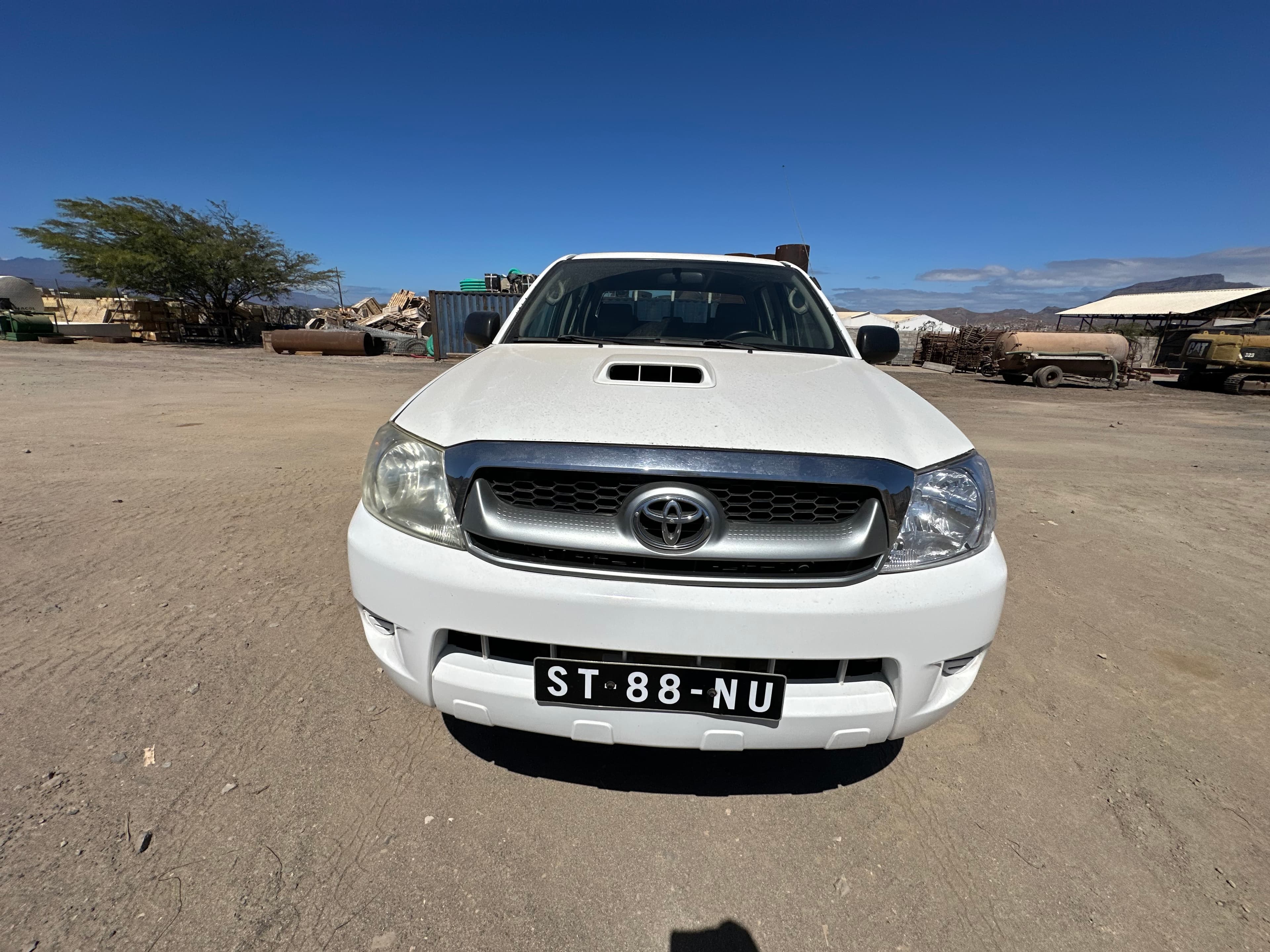 TOYOTA HILLUX — image 2