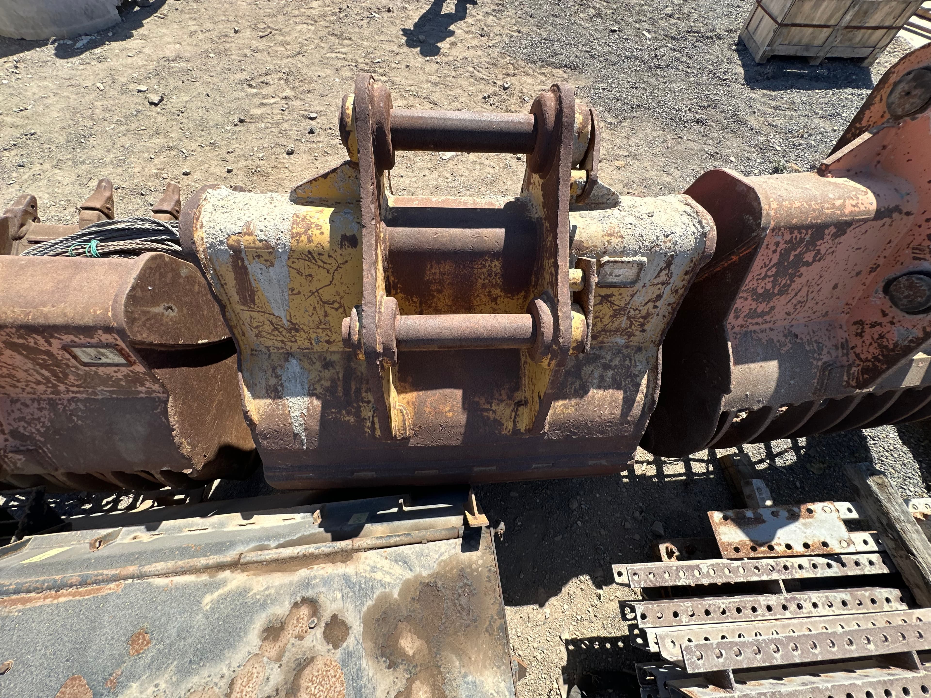 Balde de escavadora CATERPILLAR 323 (1) — imagem 2